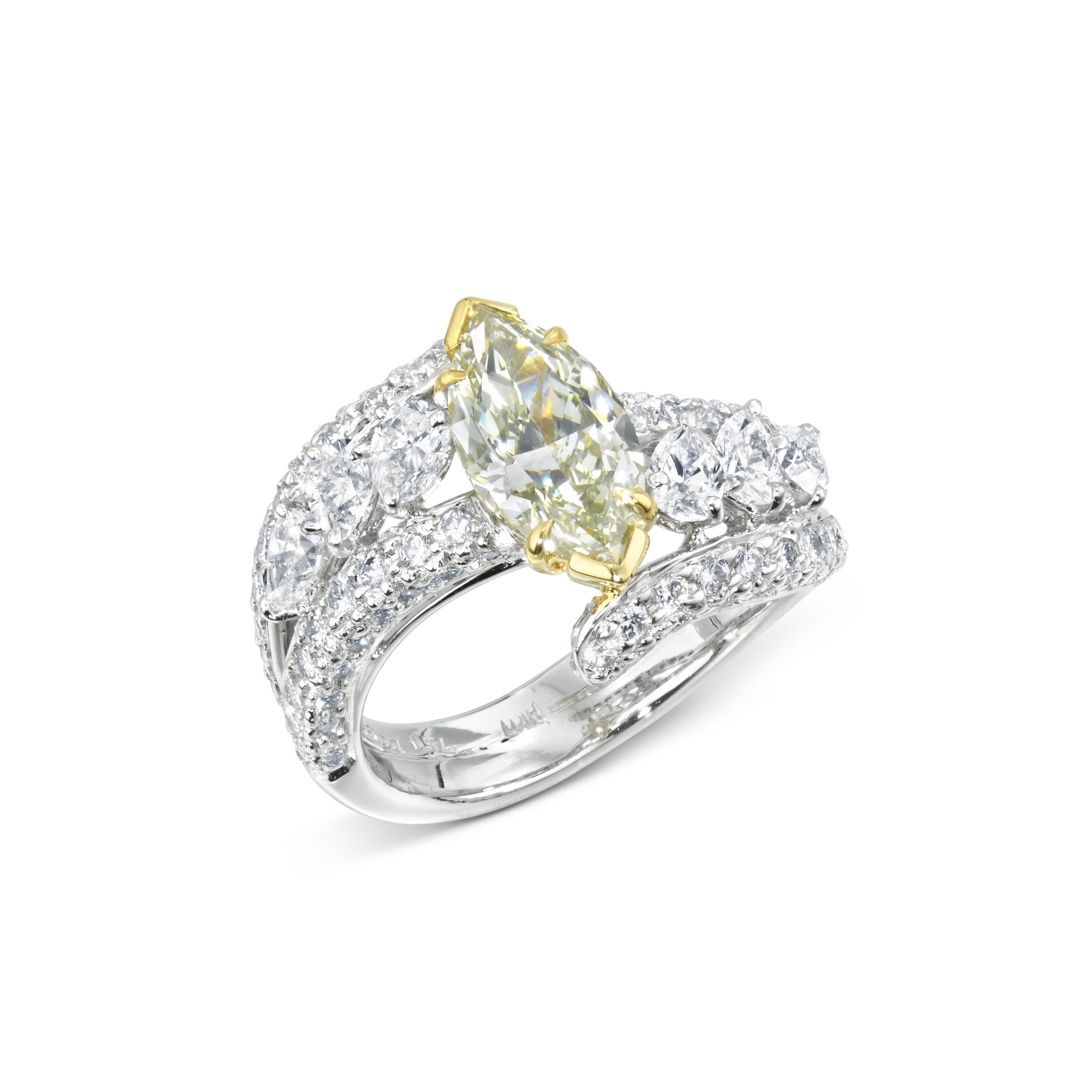 Catalog image of COLOURED DIAMOND AND DIAMOND RING