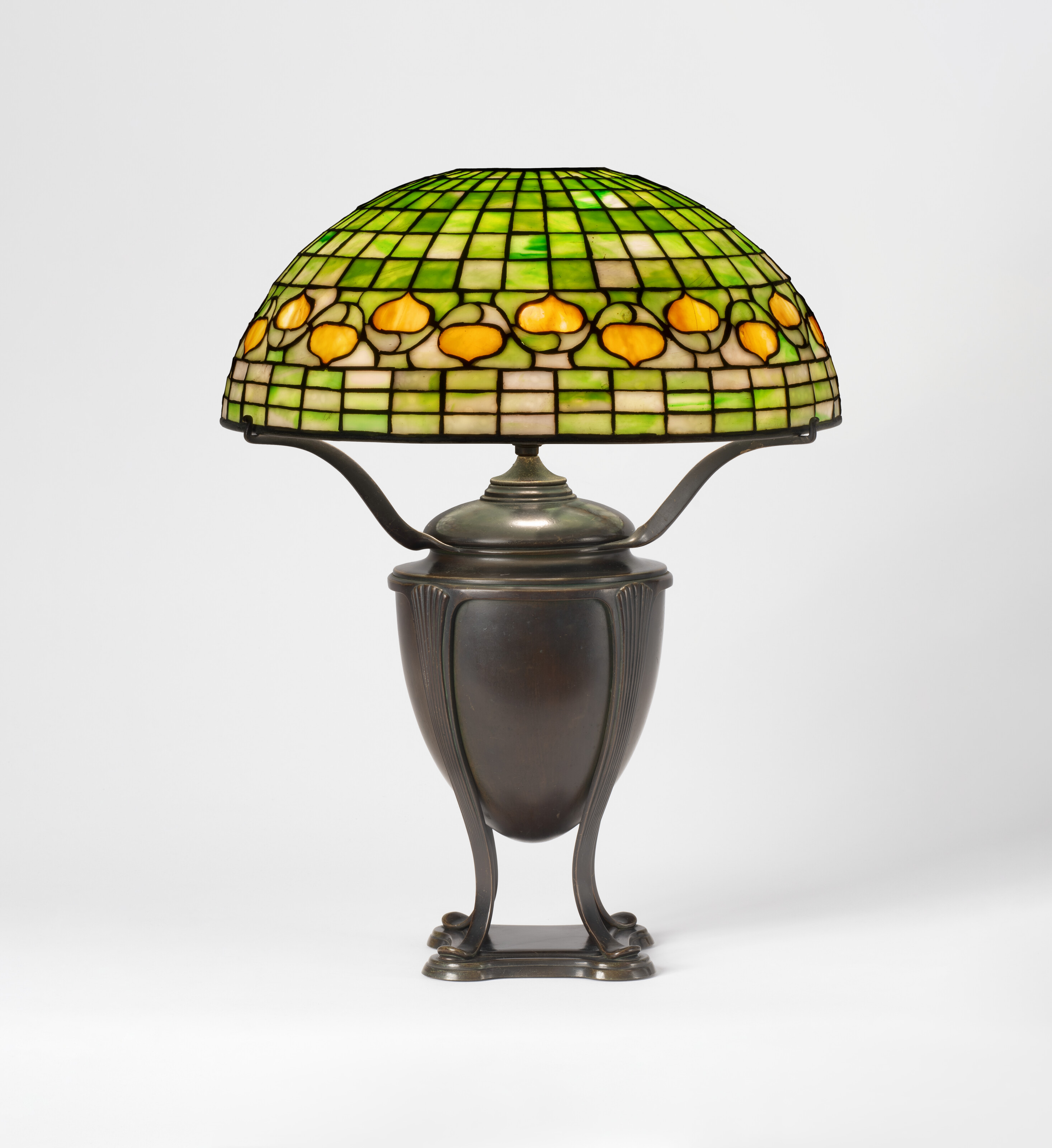 TIFFANY STUDIOS, 'Acorn' Table Lamp, circa 1910 | Christie's
