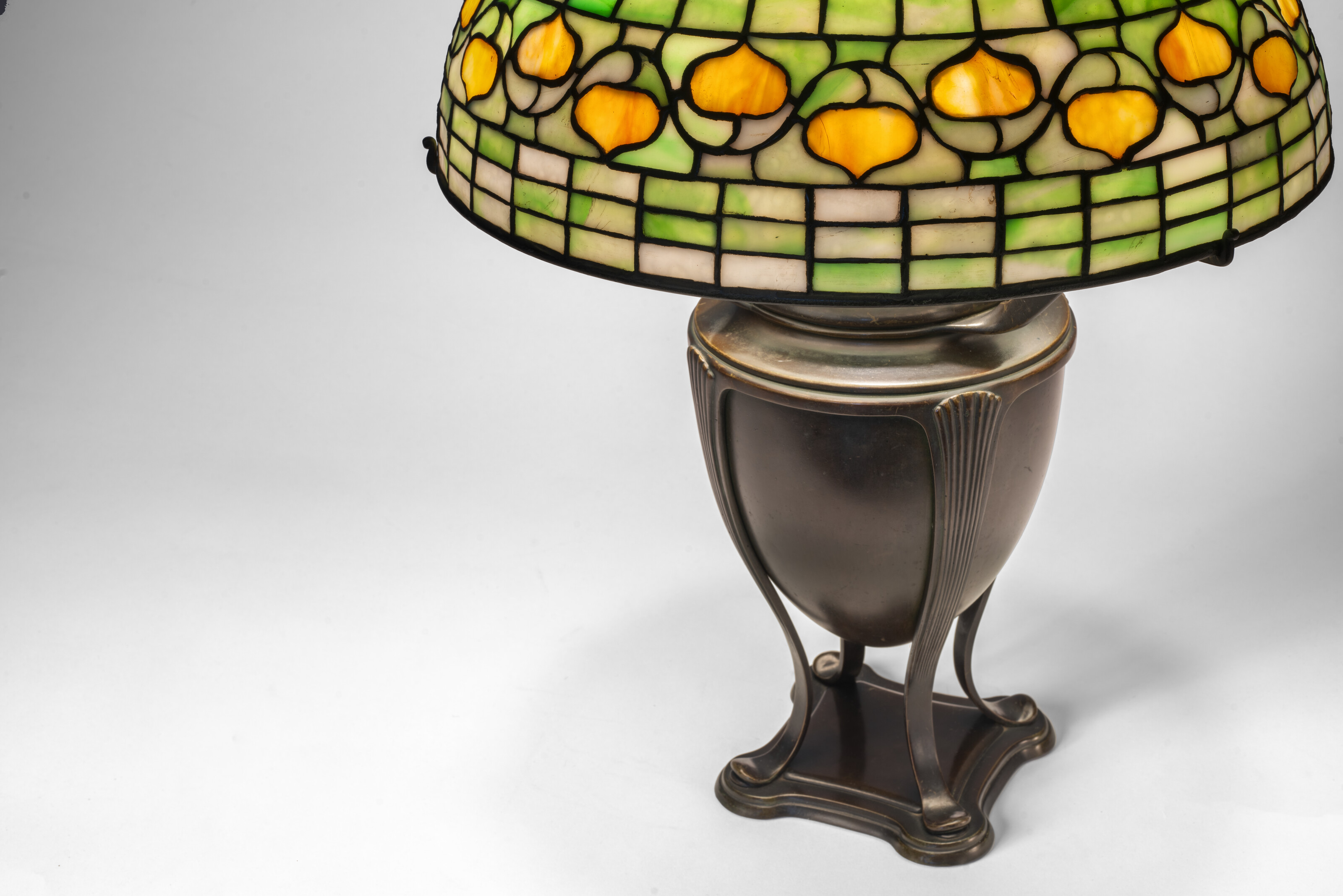TIFFANY STUDIOS, 'Acorn' Table Lamp, circa 1910 | Christie's