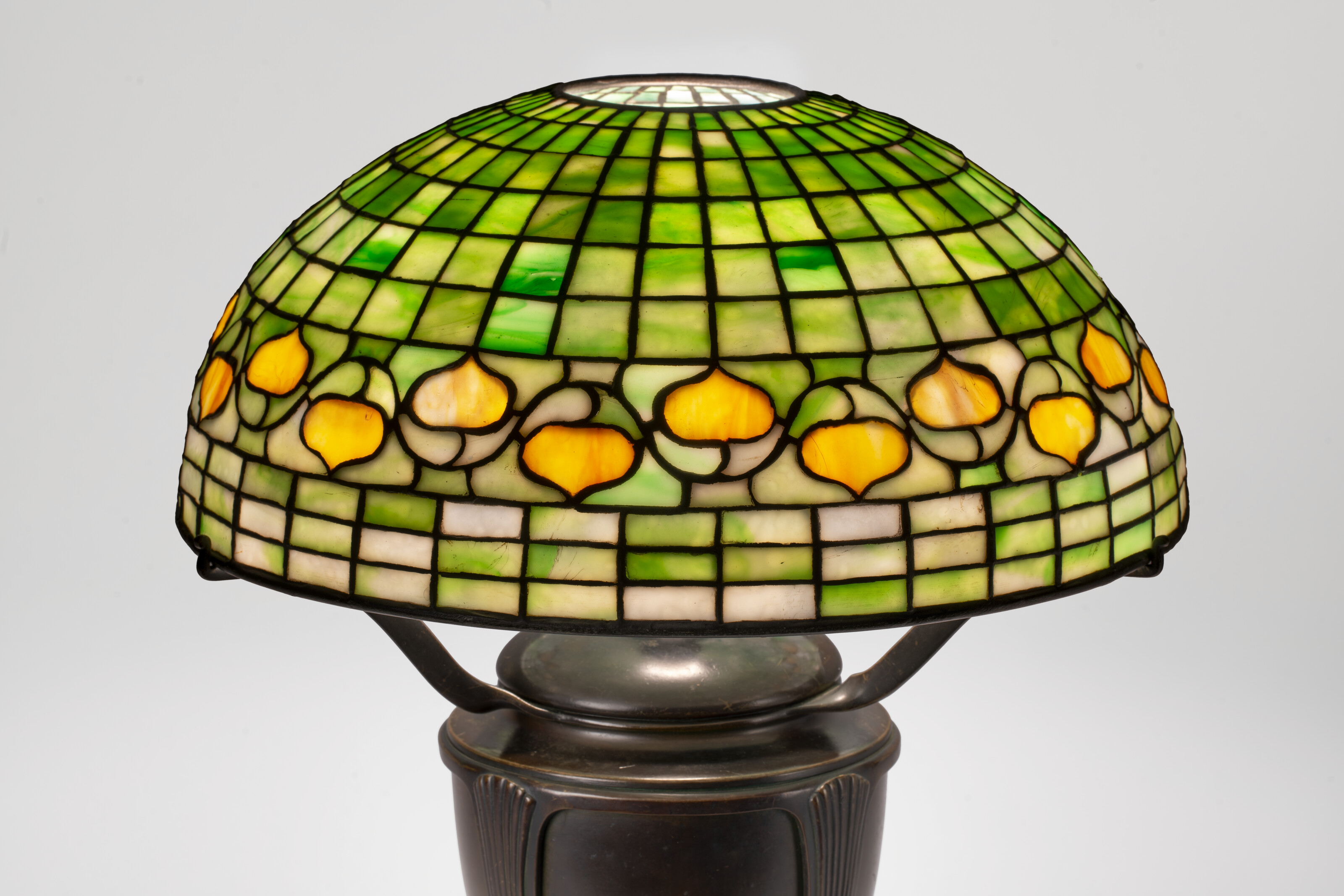TIFFANY STUDIOS, 'Acorn' Table Lamp, circa 1910 | Christie's