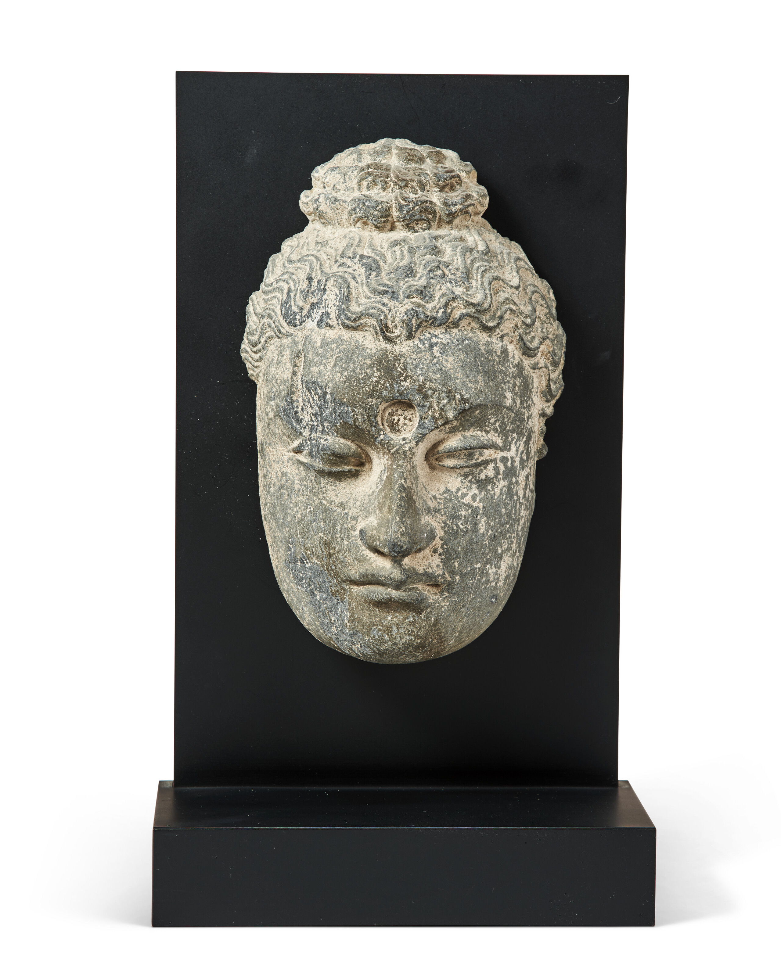 A GREY SCHIST HEAD OF BUDDHA, ANCIENT REGION OF GANDHARA