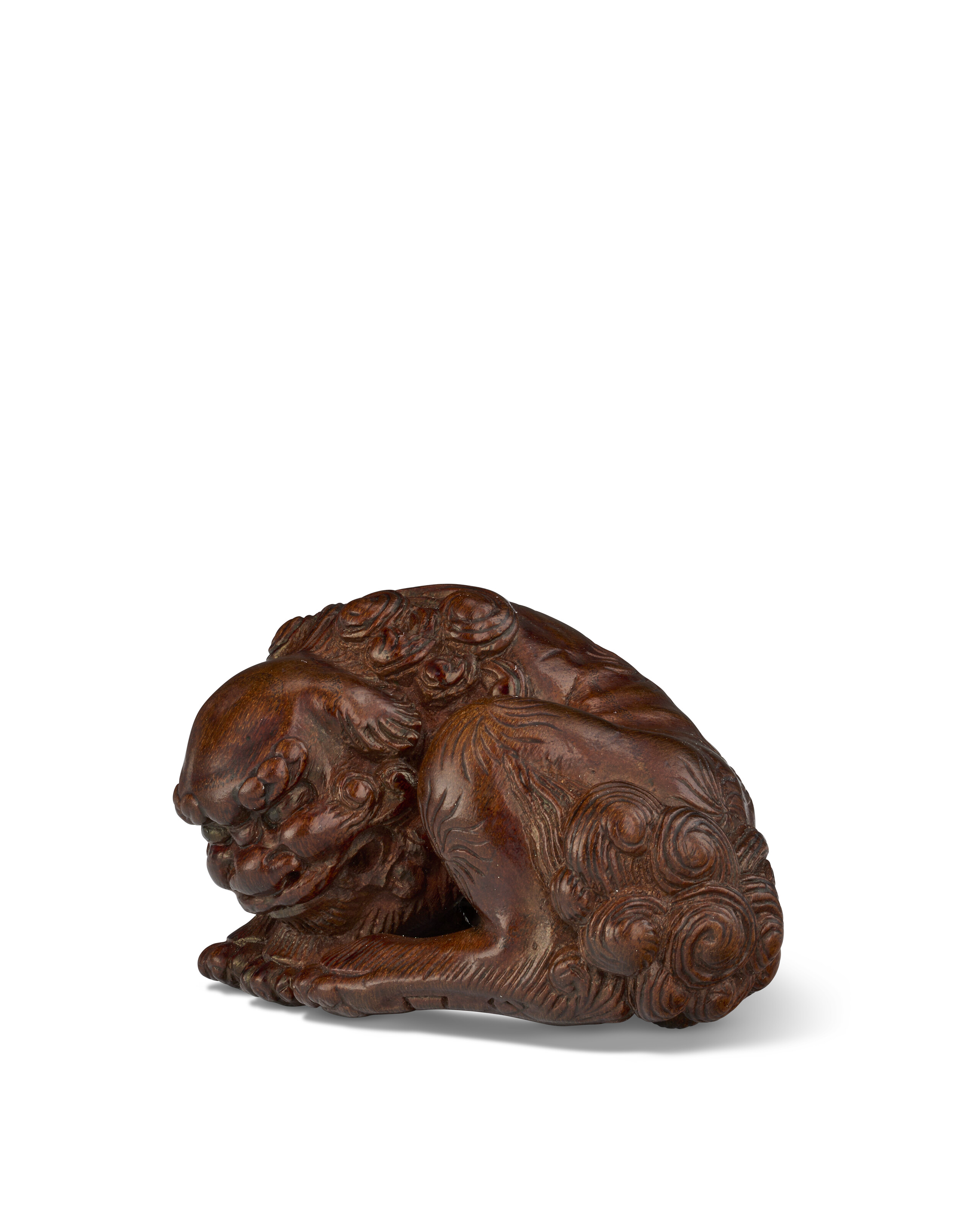 新品 SHISHIKUI WORK ブラウン S A WOOD NETSUKE OF A SHISHI CURLING UP, JAPAN, EDO PERIOD (19TH
