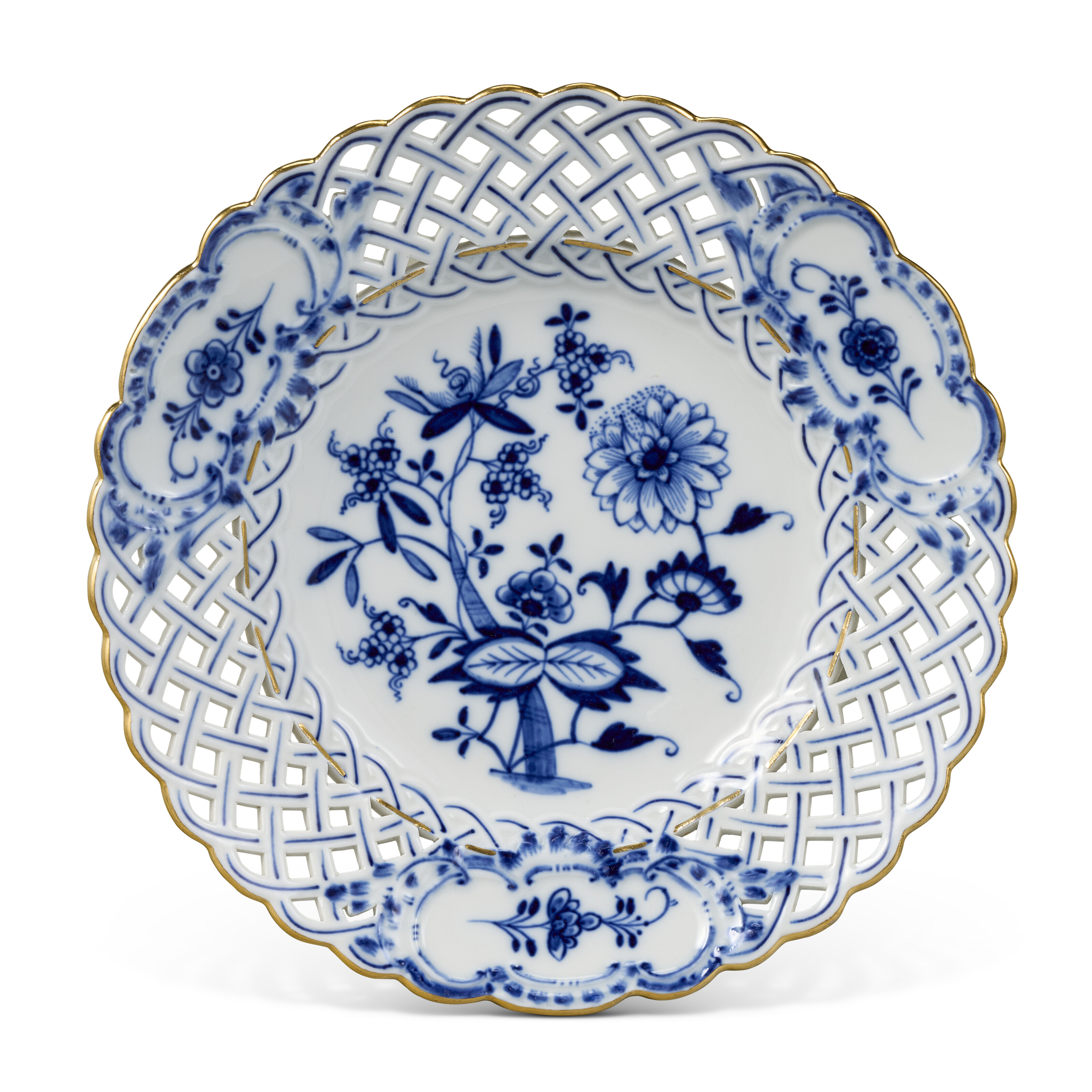 AN EXTENSIVE MEISSEN PORCELAIN 'BLUE ONION' ASSEMBLED PART DINNER