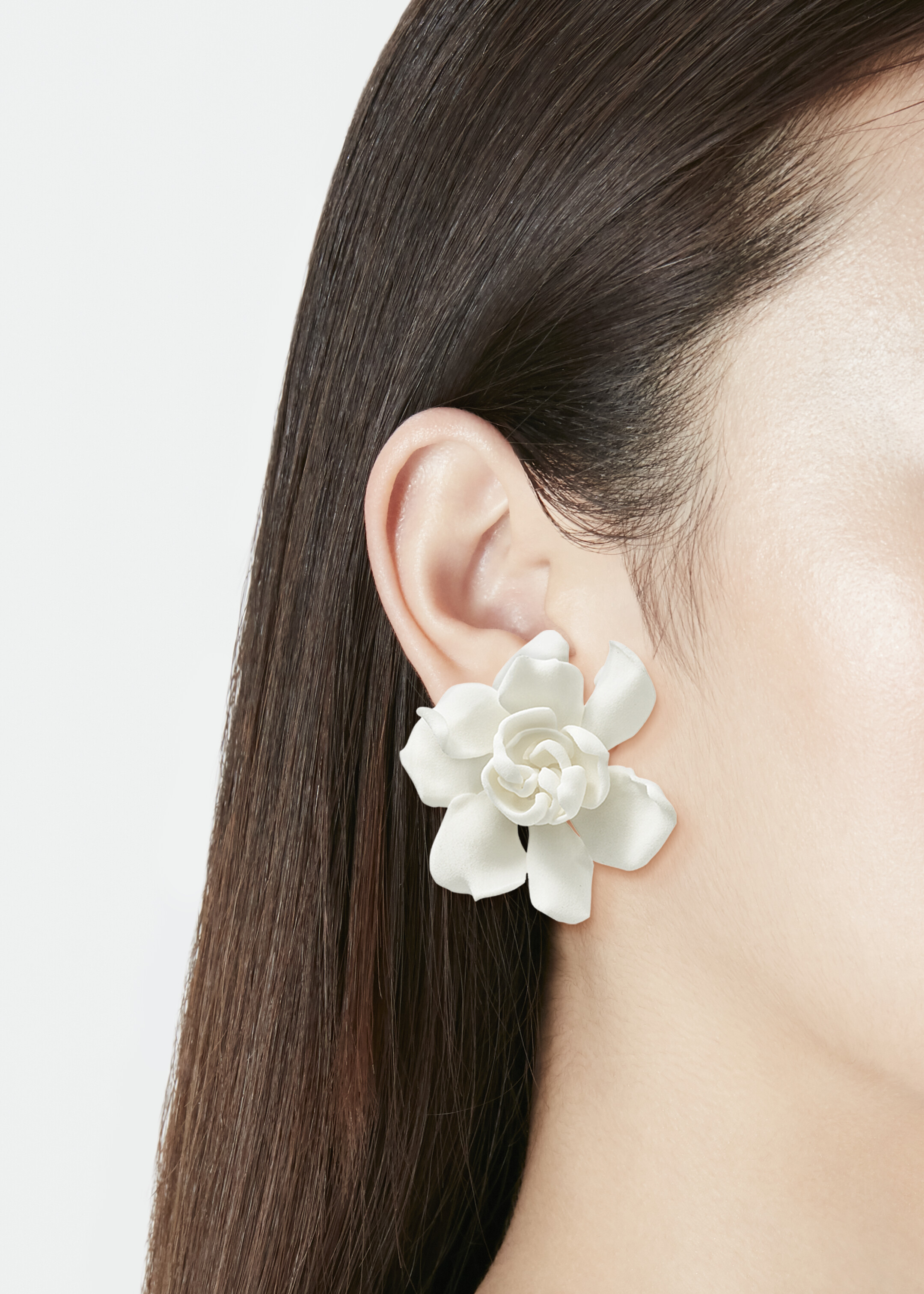 JAR RESIN 'GARDENIA' EARRINGS image 2