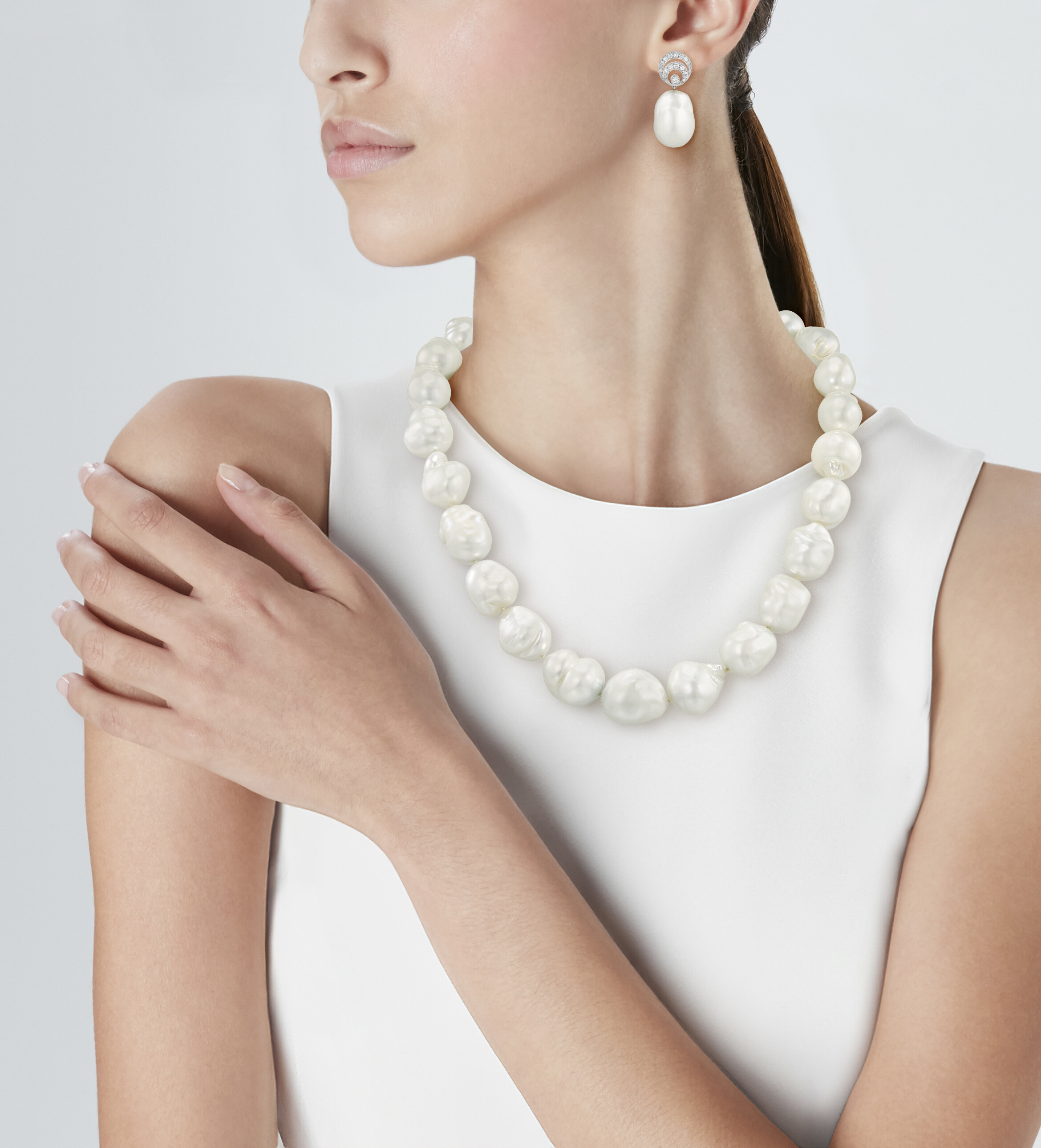 ADLER SET OF BAROQUE CULTURED PEARL AND DIAMOND JEWELRY image 2