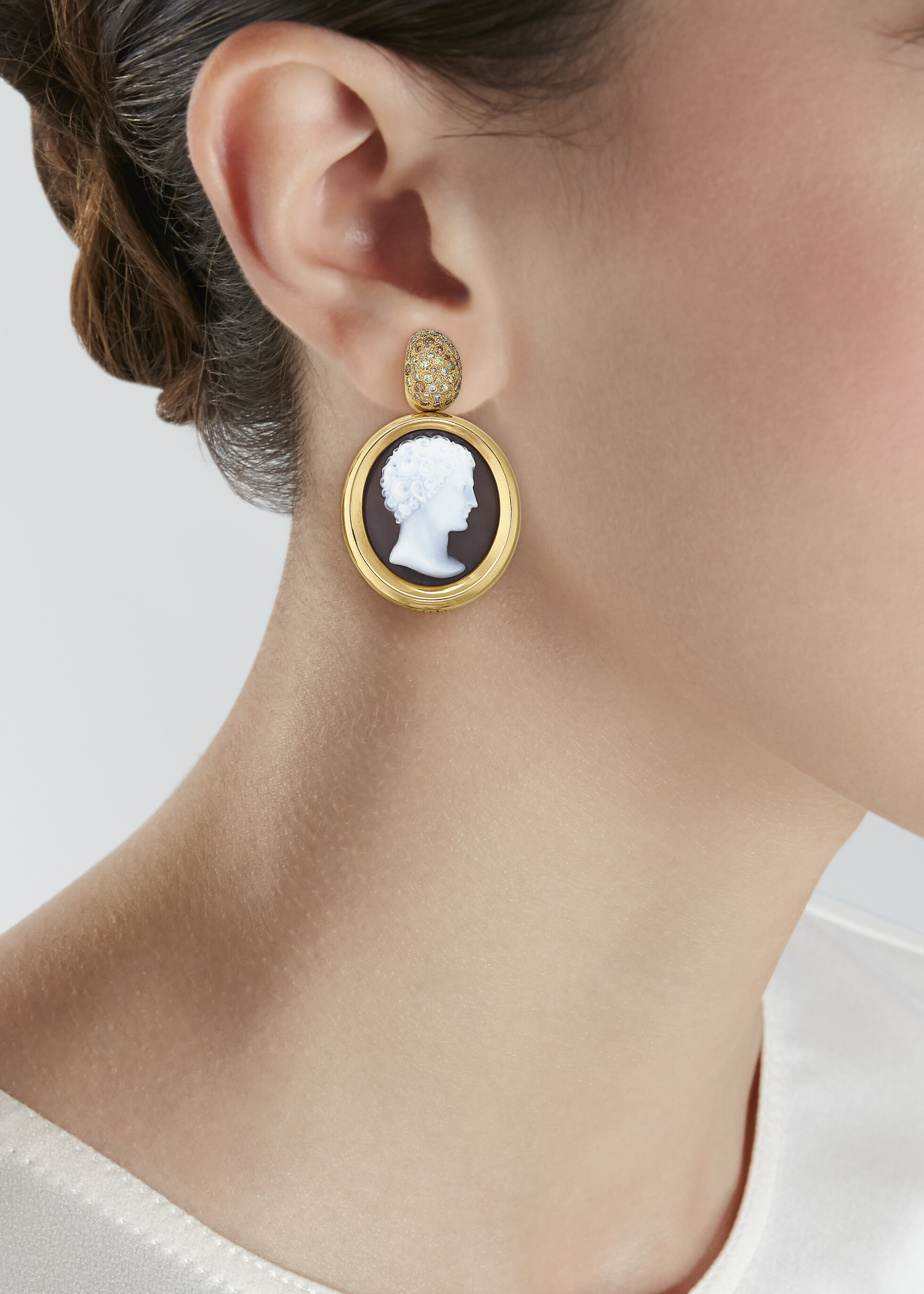 POMELLATO CAMEO AND COLORED DIAMOND EARRINGS image 2