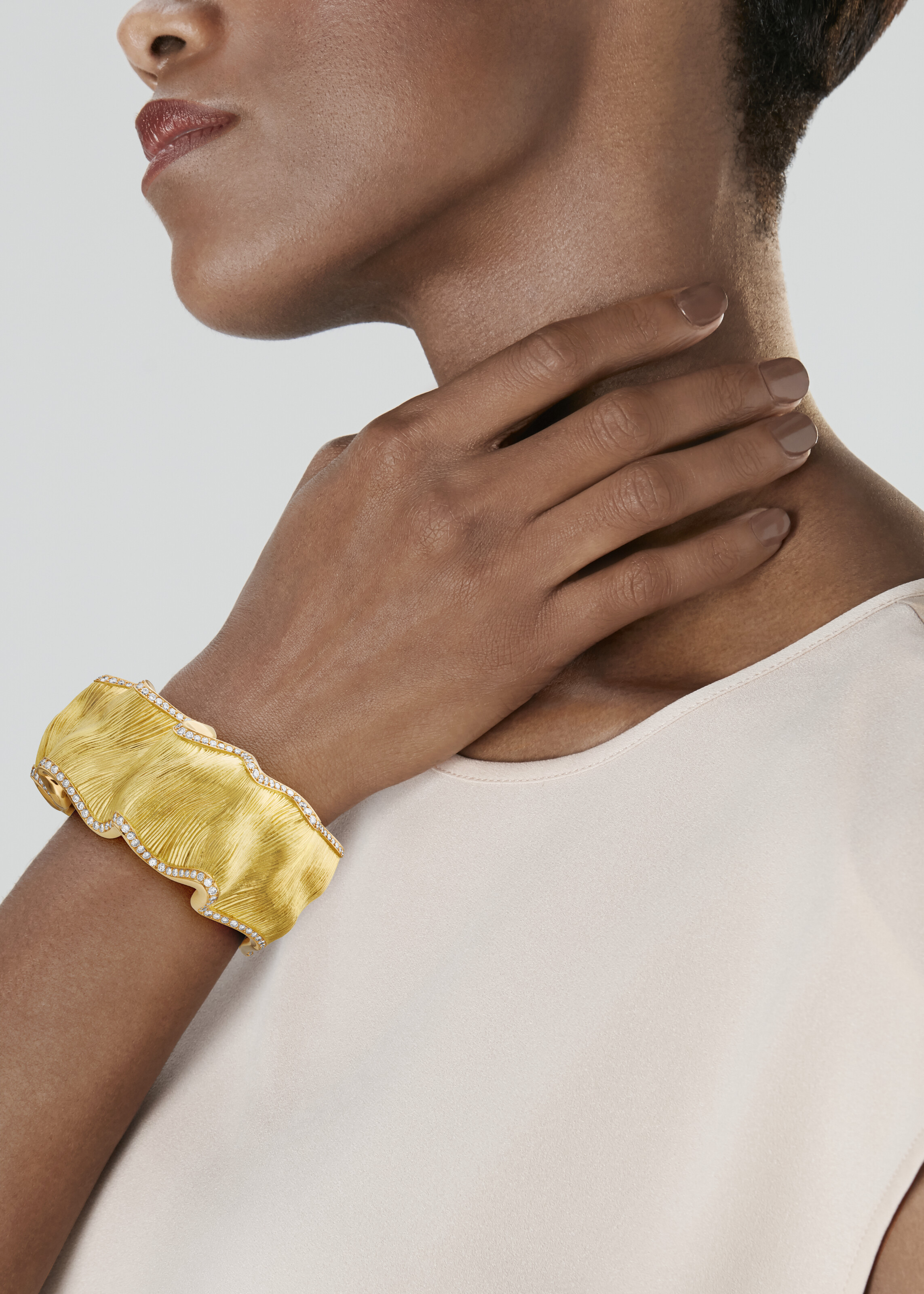 CHANEL GOLD AND DIAMOND CUFF BRACELET image 2