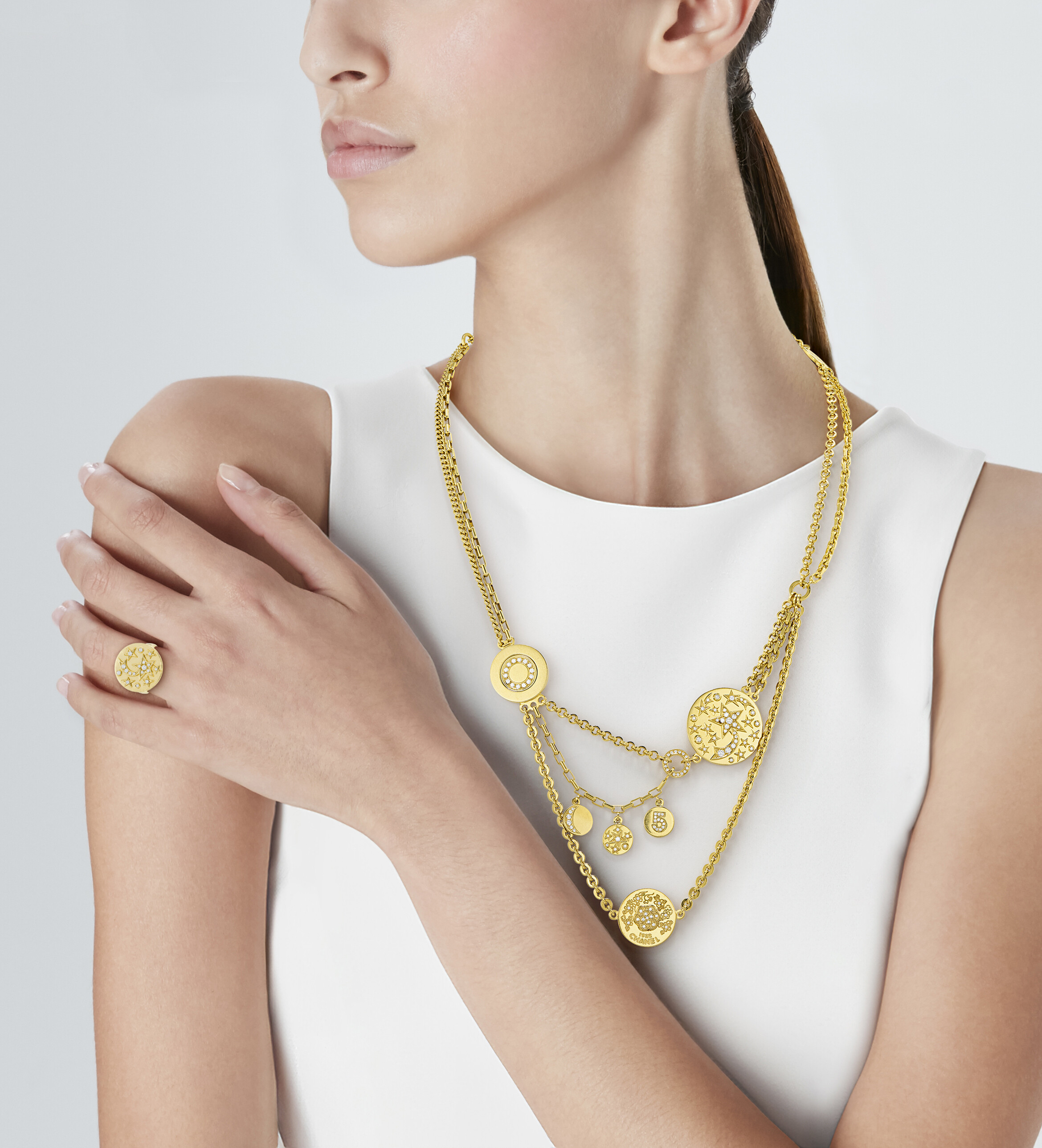 CHANEL SET OF GOLD AND DIAMOND JEWELRY image 2