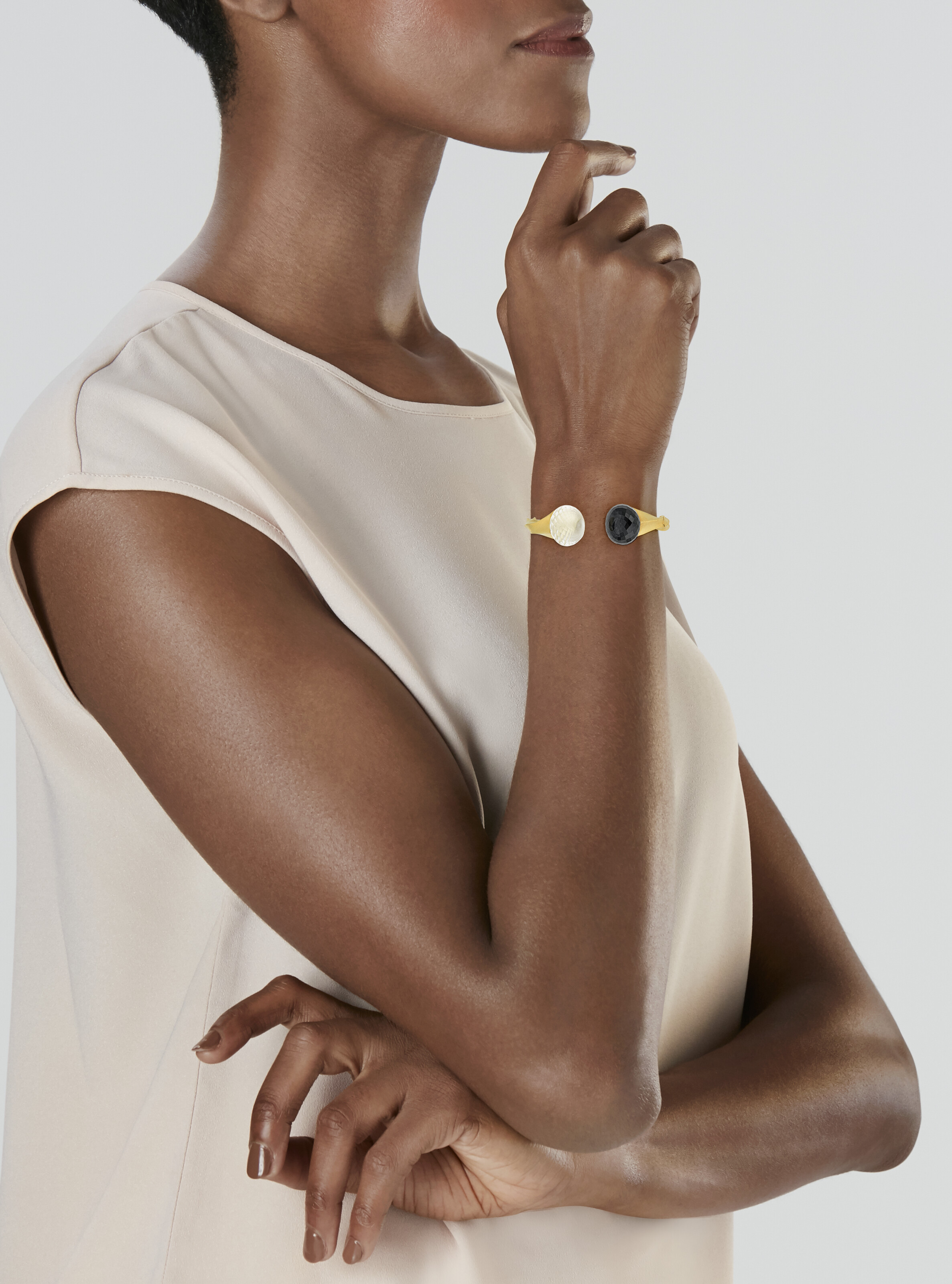 VERDURA ONYX, ROCK CRYSTAL AND GOLD CUFF BRACELET image 2