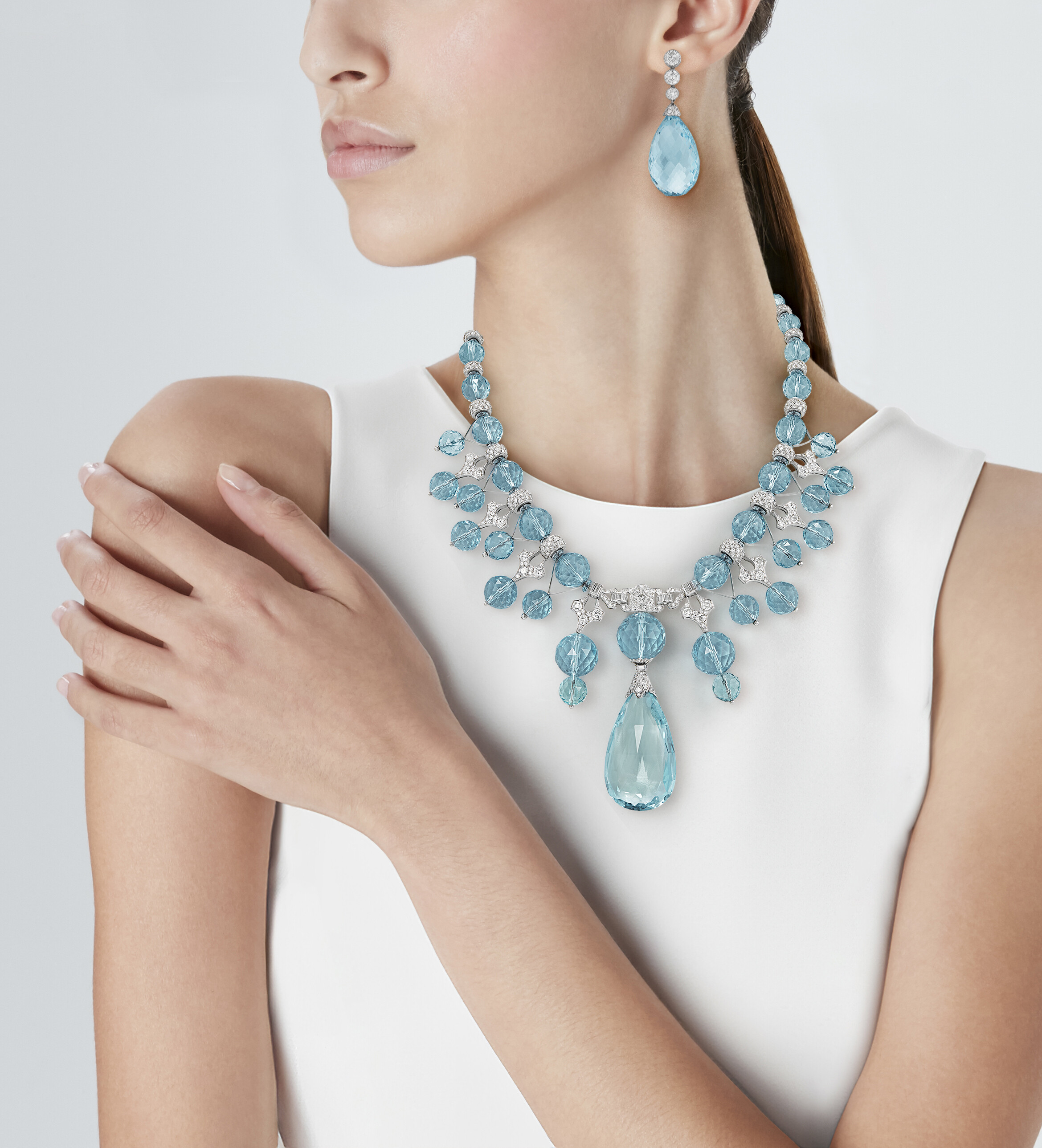 AQUAMARINE AND DIAMOND NECKLACE AND EARRINGS image 2