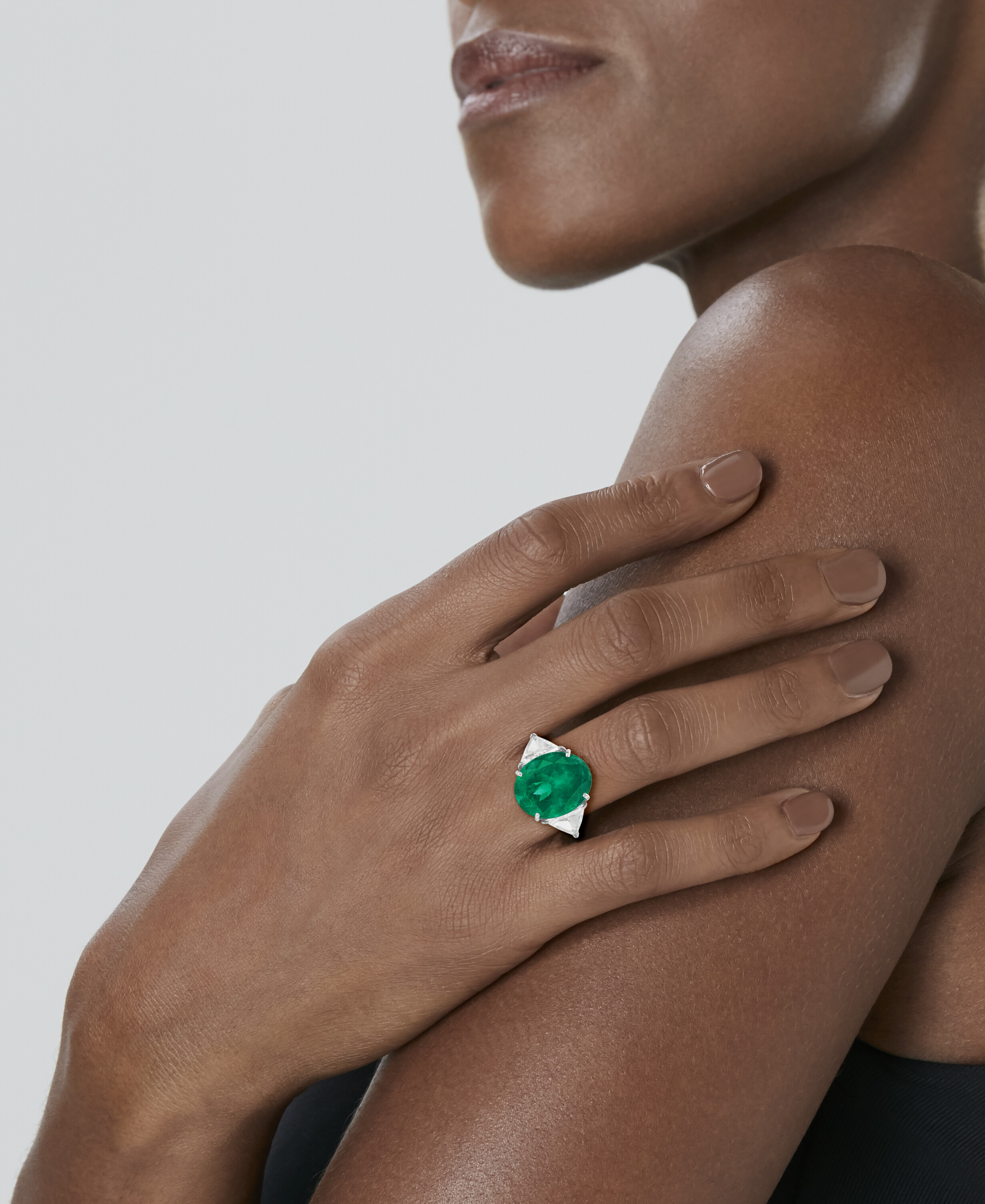 EMERALD AND DIAMOND RING image 2