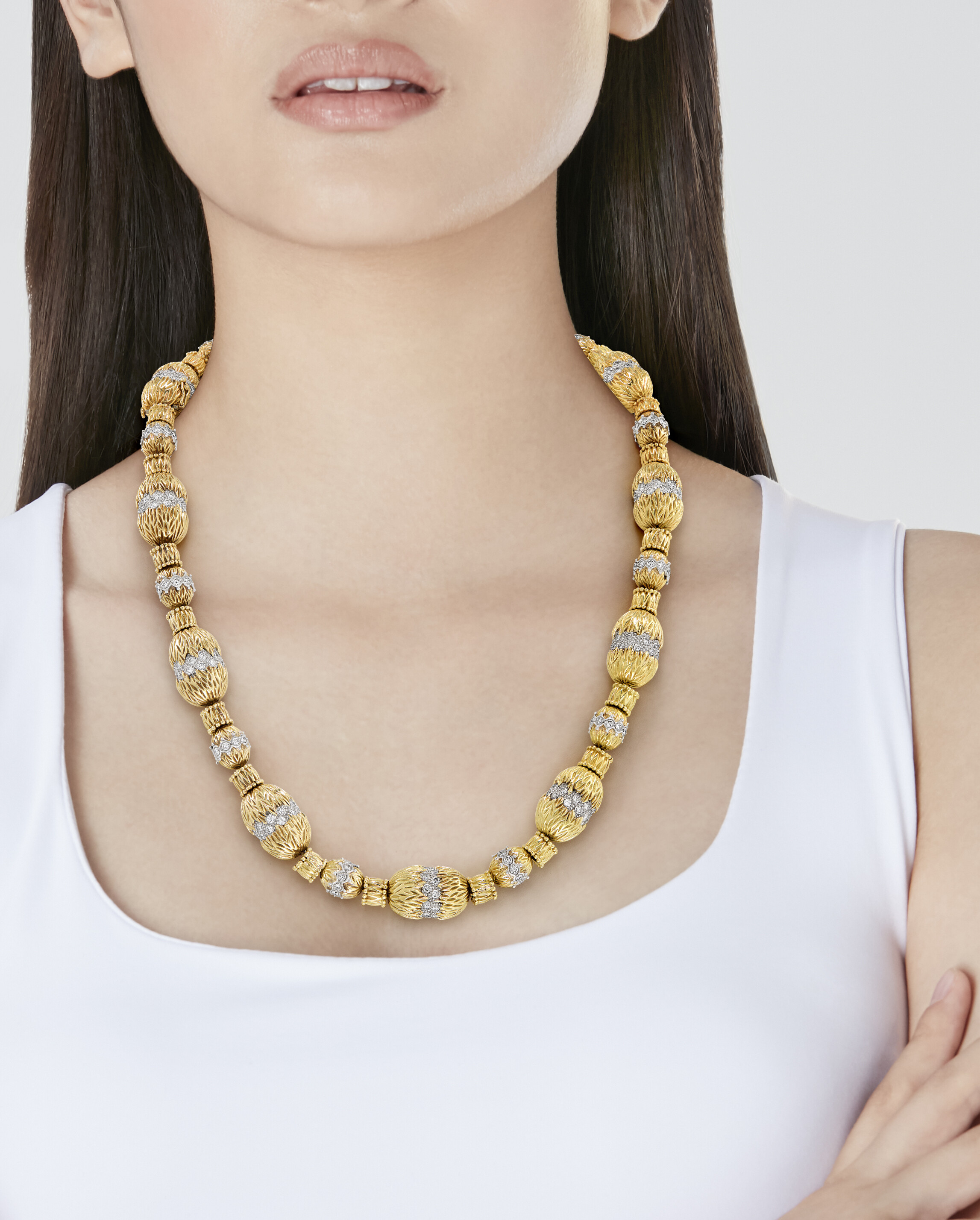 GOLD AND DIAMOND NECKLACE image 2