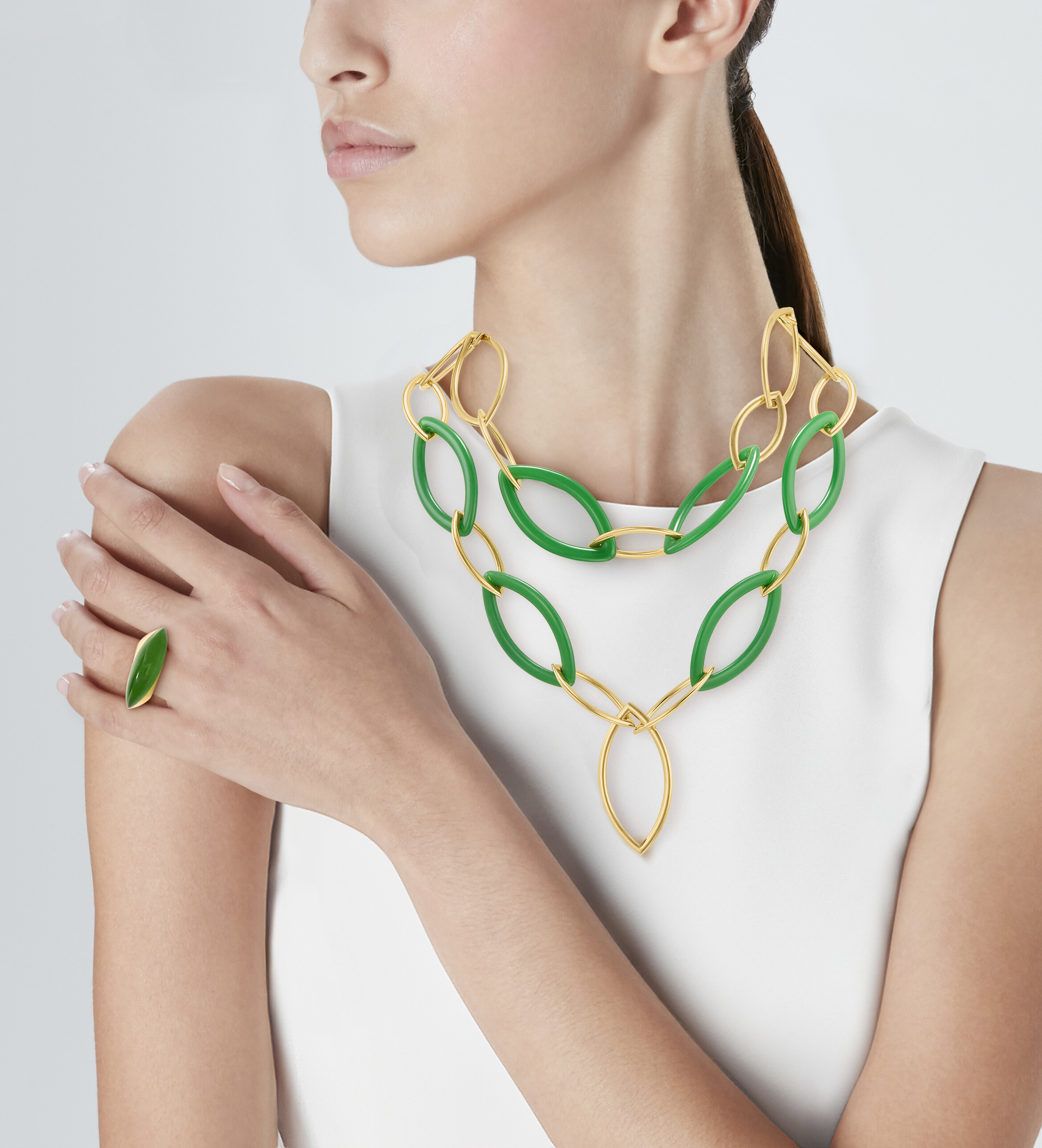 VHERNIER GROUP OF JADE, ROCK CRYSTAL AND GOLD 'FUSEAU' JEWELRY image 2