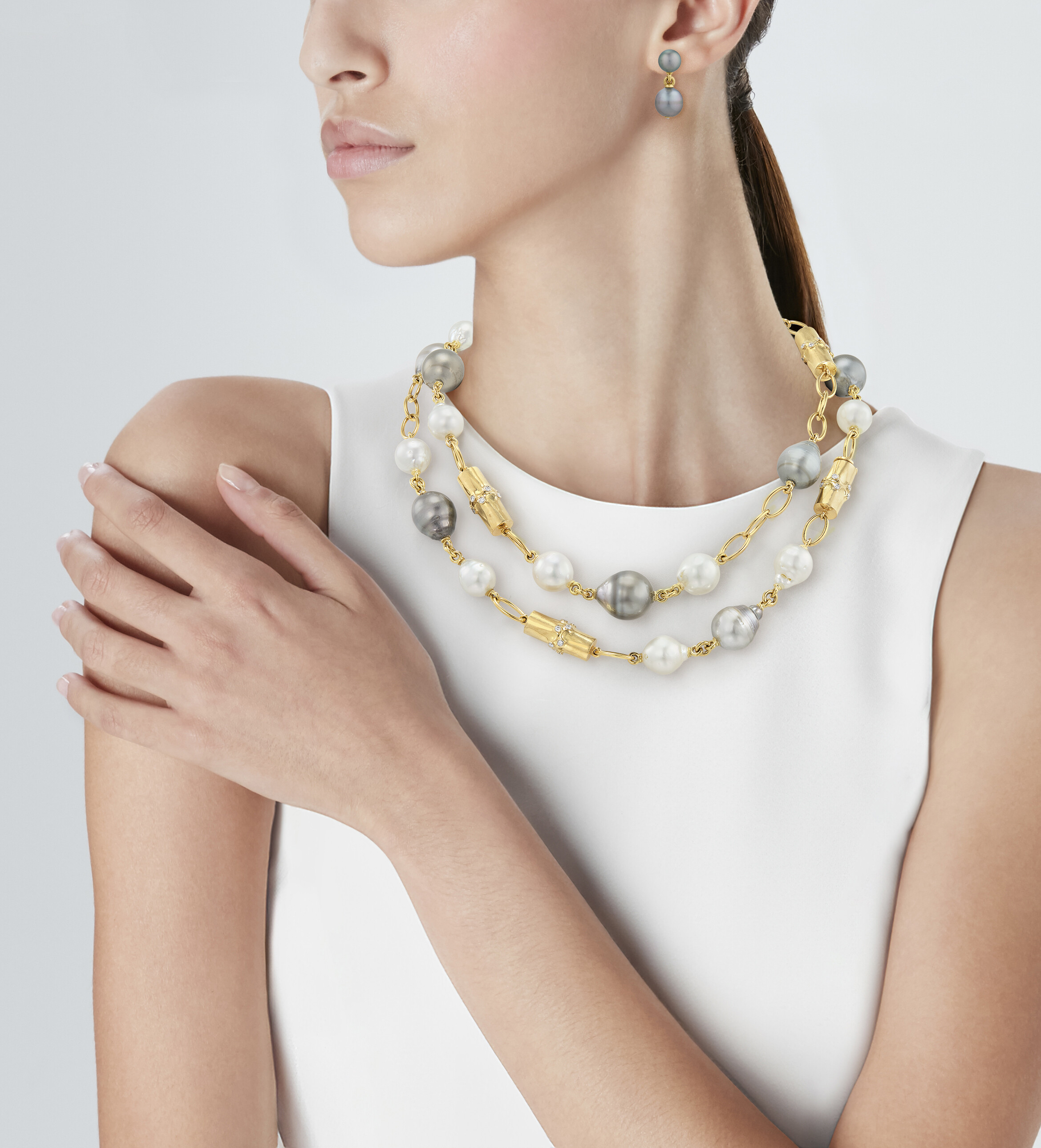 VERDURA SET OF BAROQUE CULTURED PEARL AND DIAMOND JEWELRY image 2