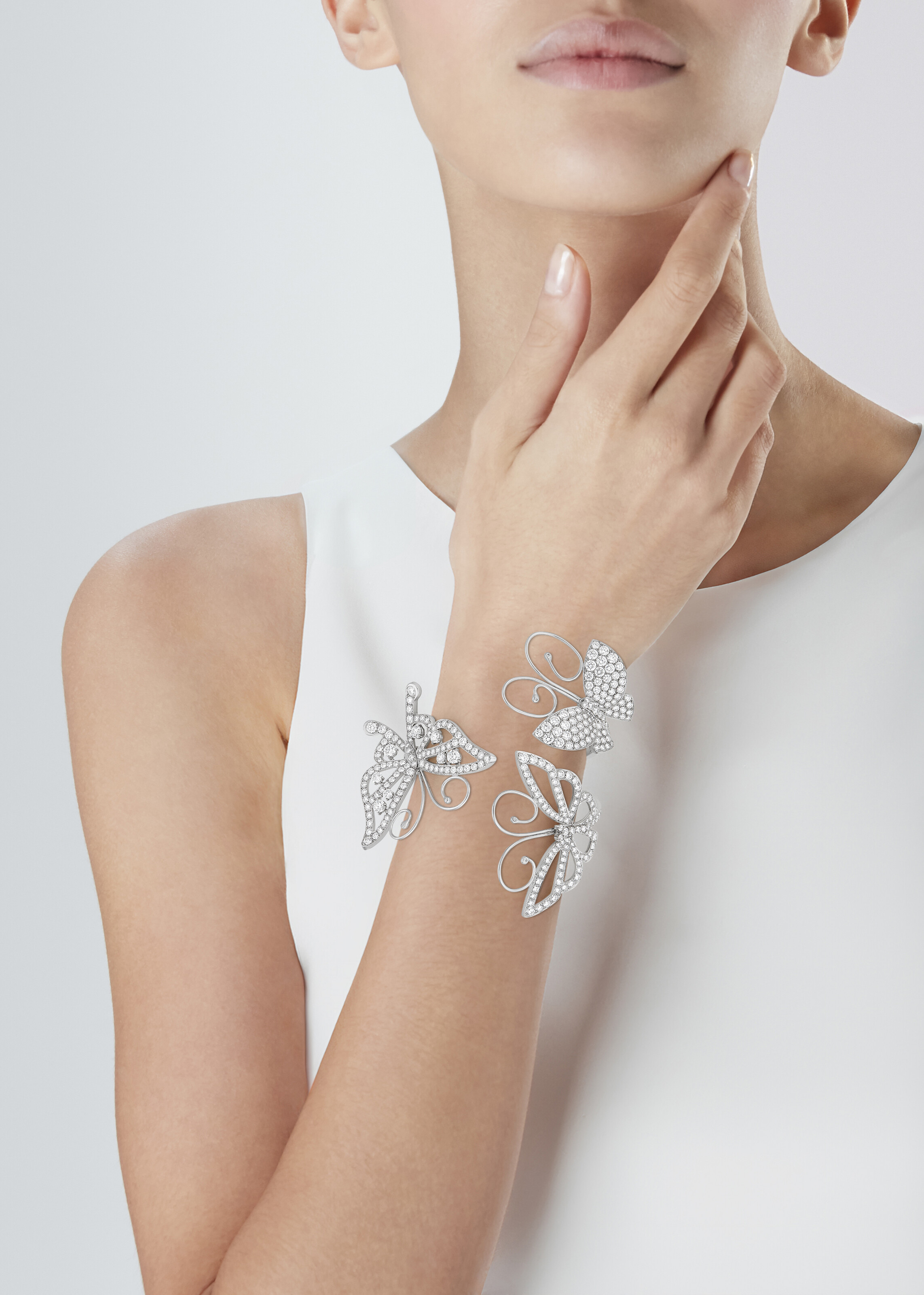 VAN CLEEF & ARPELS DIAMOND 'FLYING BUTTERFLY' CUFF BRACELET image 2