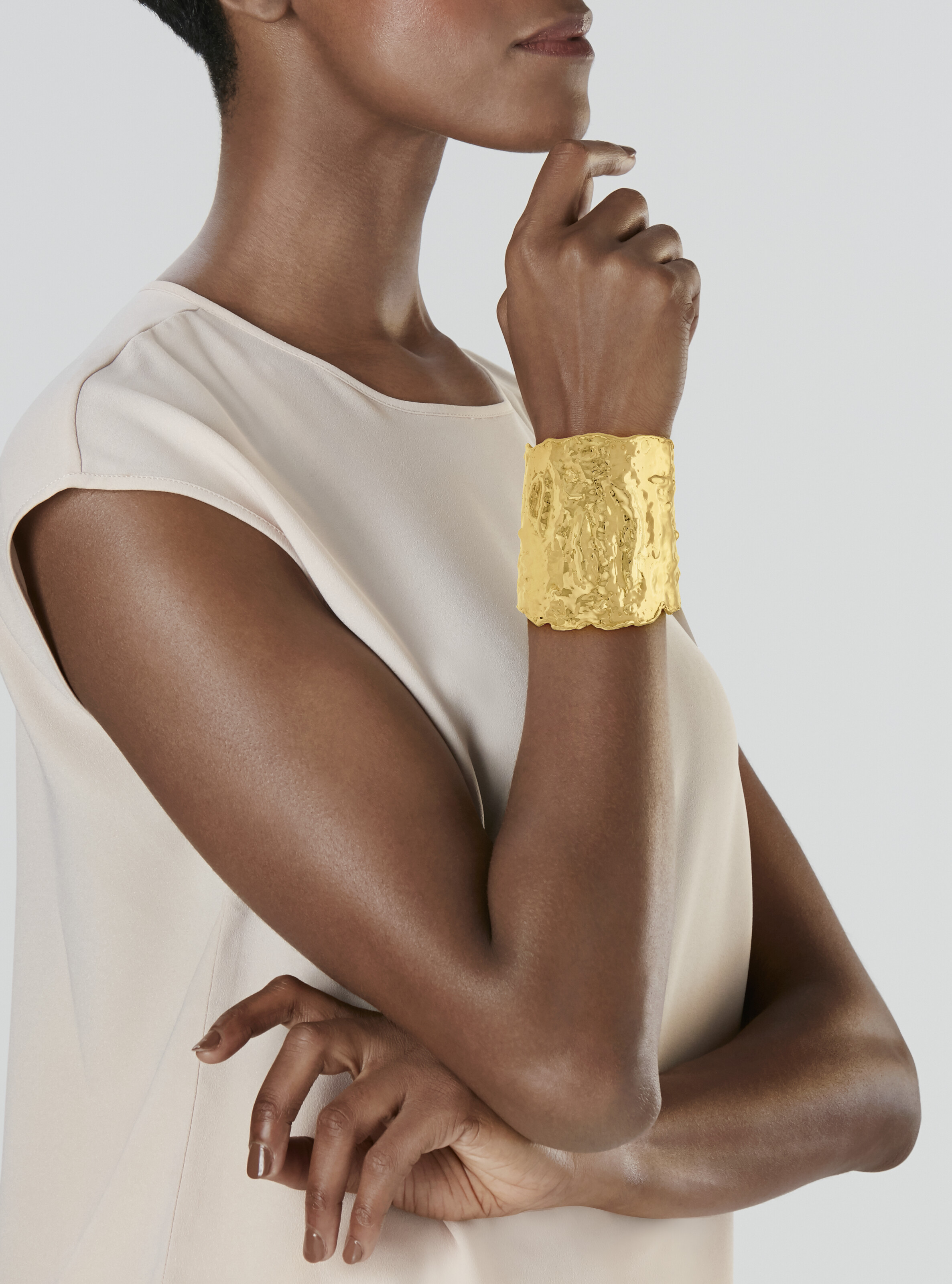 VAN CLEEF & ARPELS GOLD 'ETRUSCAN INSPIRATION' CUFF BRACELET image 2