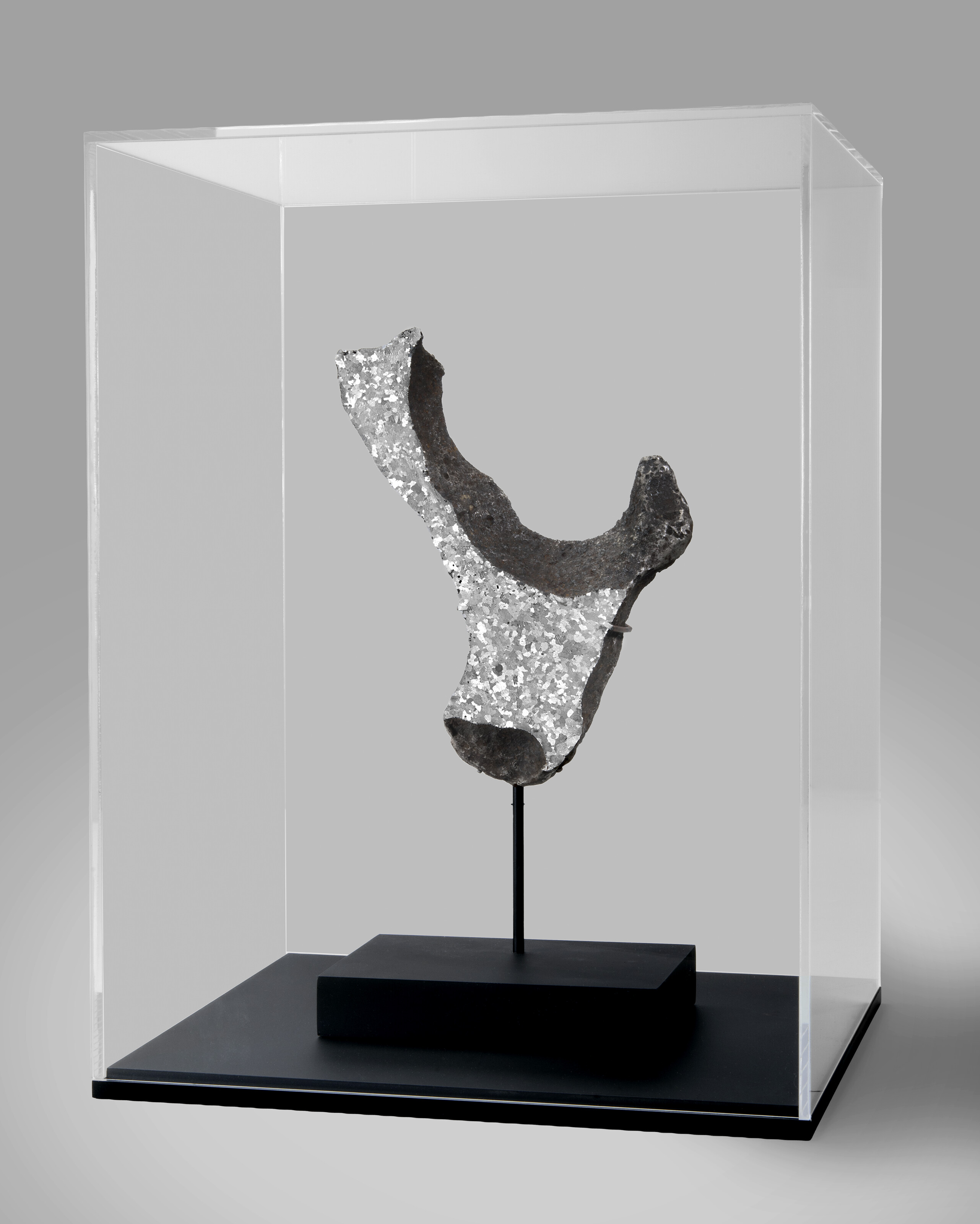 Thick slab of world’s most famous meteorite: Willamette. Iron, ungrouped - UNGR; Clackamas County, Oregon (45°22'N, 122°35'W). The Willamette is the largest meteorite recovered in continental North America. Discovered aboveground in the Oregonian woods, it is believed the meteorite fell in Canada and was conveyed to Oregon by glaciers or floods during the last ice age, offered in Skybreakers: Between Heaven and Earth until 12 December 2025 at Christie's Online