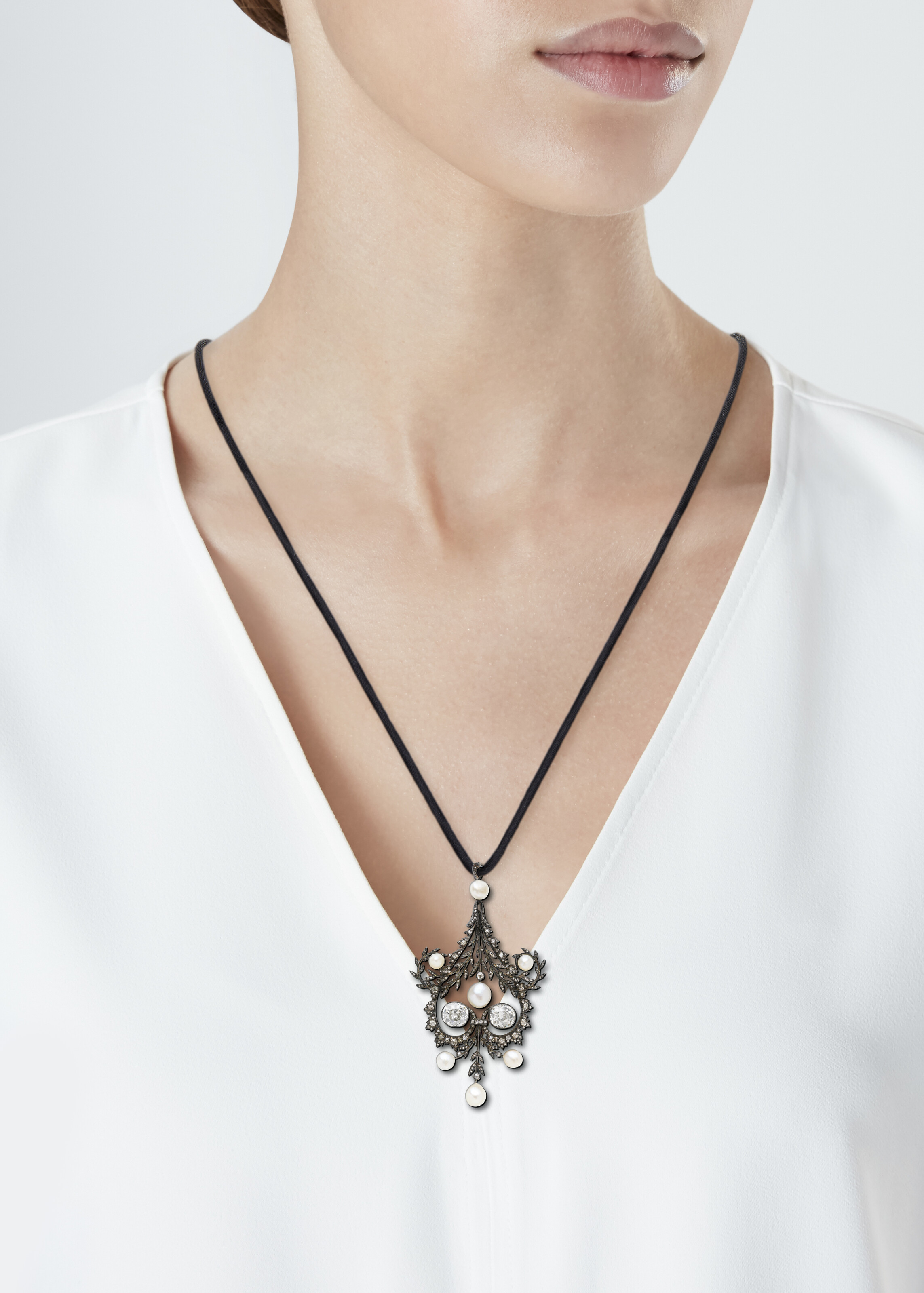 PENDENTIF PERLES FINES ET DIAMANTS MILIEU DU XIXe SIÈCLE image 3