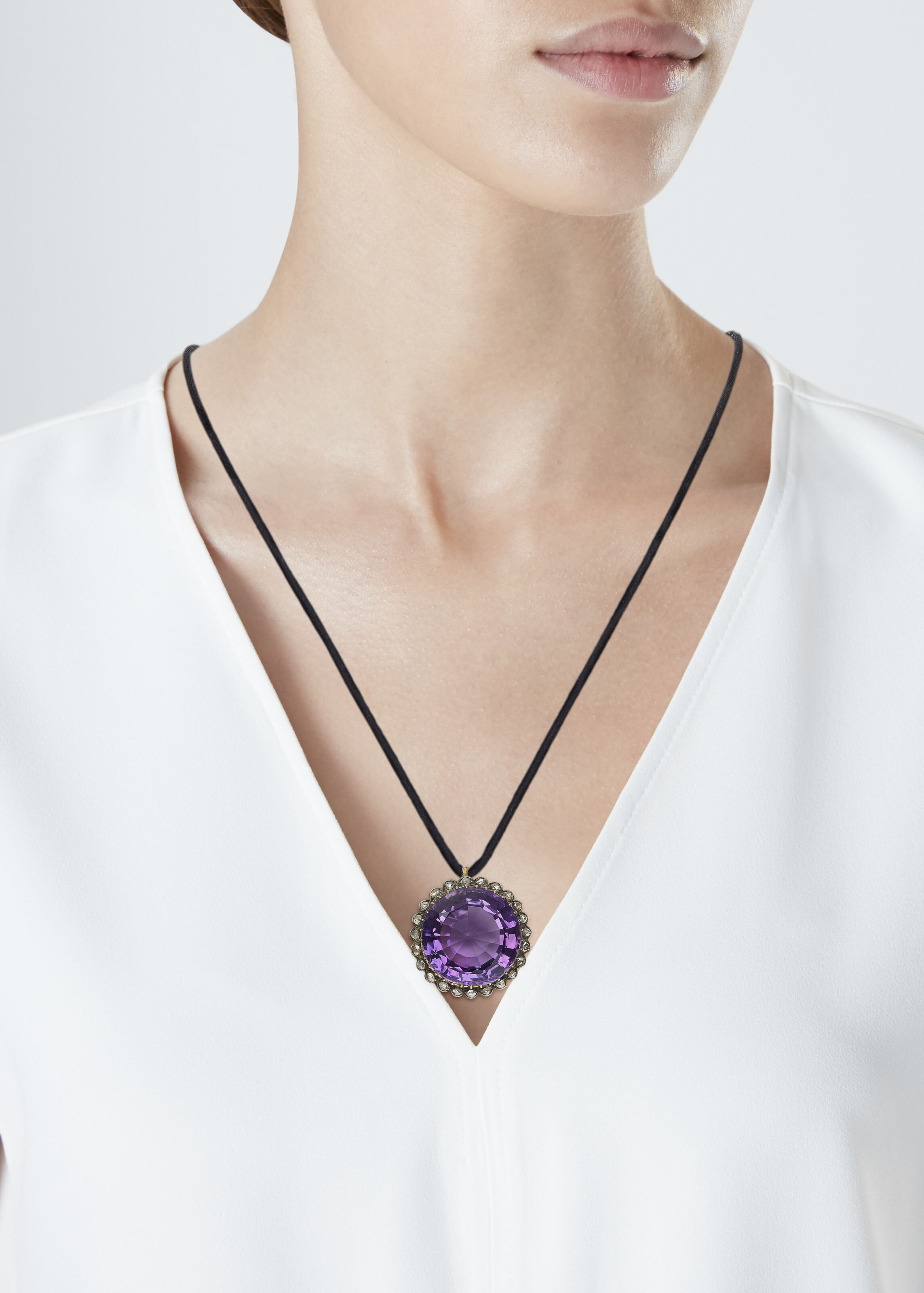 COLLIER TRANSFORMABLE, BROCHE TRANSFORMABLE ET PAIRE DE BOUCLES D'OREILLES AMÉTHYSTES, PERLES ET DIAMANTS FIN DU XIXe SIÈCLE image 12