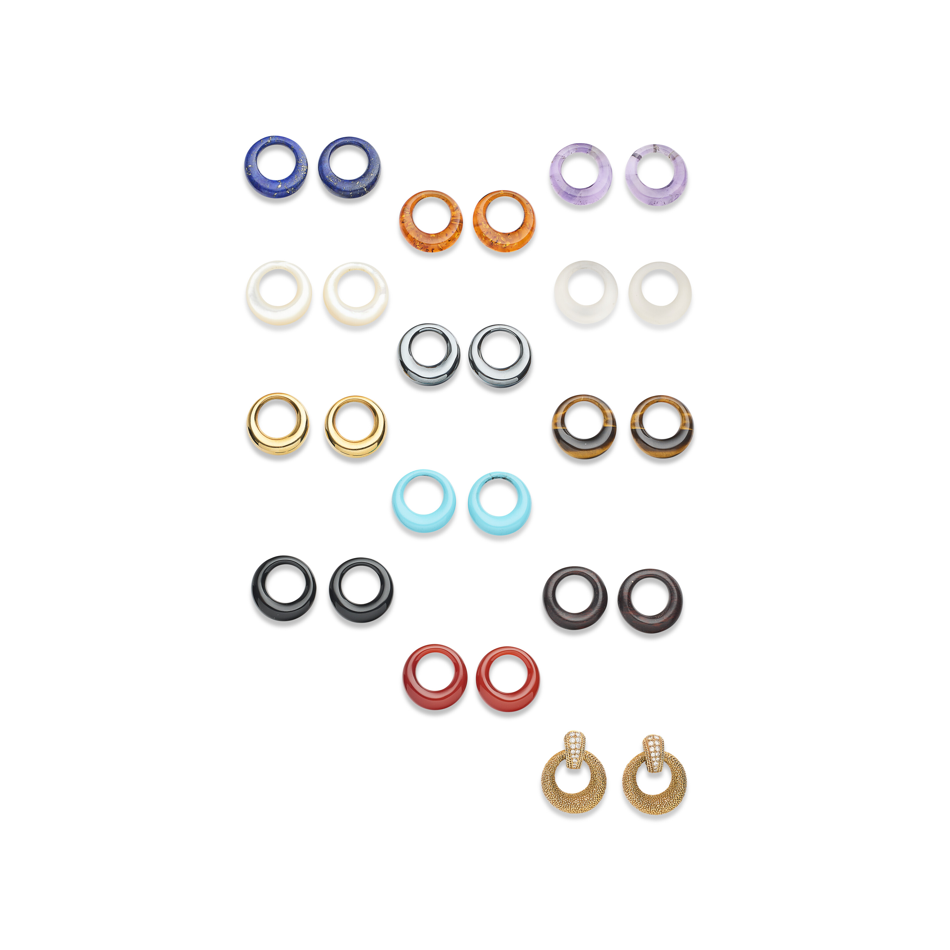 VAN CLEEF & ARPELS PAIRE DE BOUCLES D'OREILLES INTERCHANGEABLES PIERRES DE COULEURS, AMBRE, BOIS D'AMOURETTE, NACRE, DIAMANTS ET OR 'PHILIPPINE' image 2