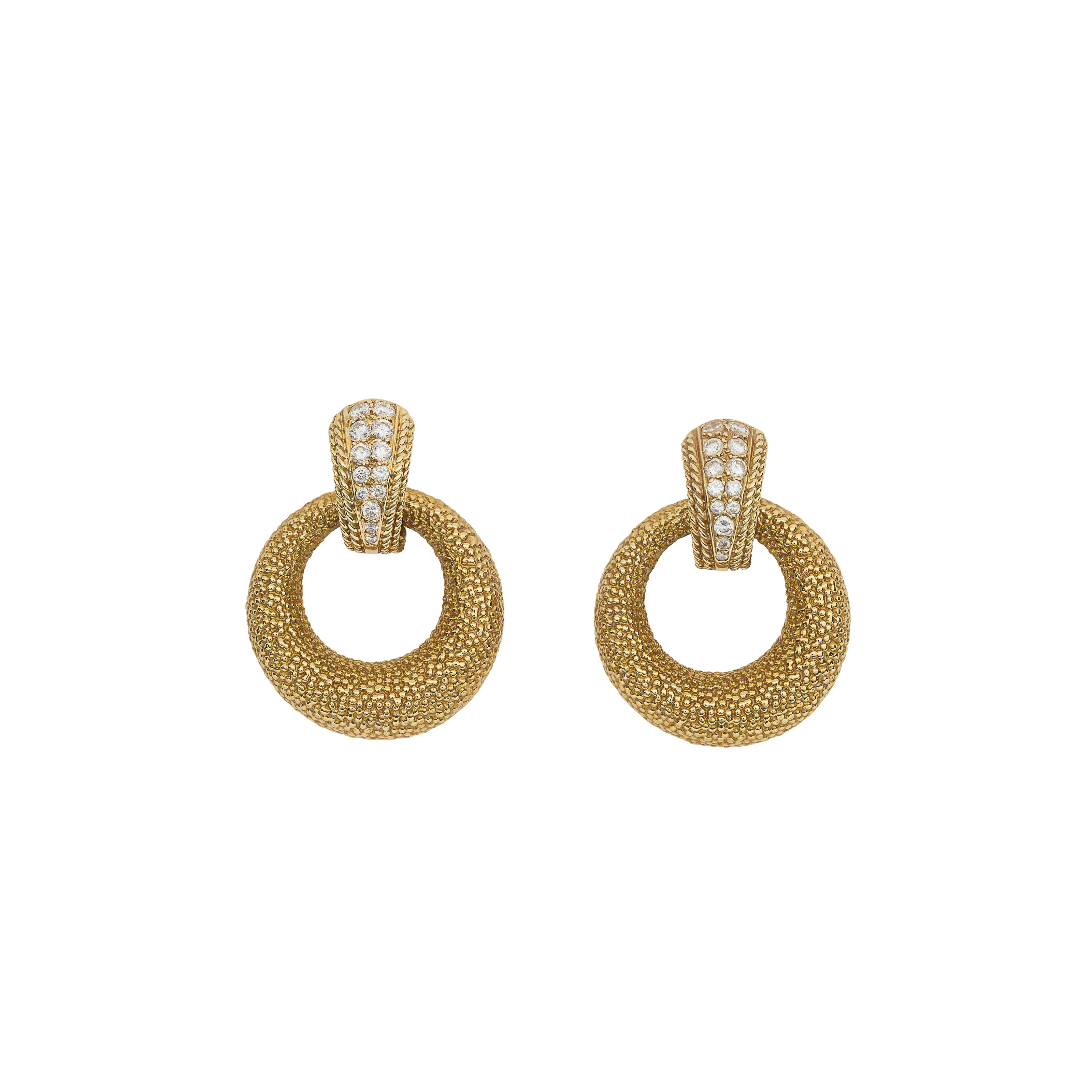 VAN CLEEF & ARPELS PAIRE DE BOUCLES D'OREILLES INTERCHANGEABLES PIERRES DE COULEURS, AMBRE, BOIS D'AMOURETTE, NACRE, DIAMANTS ET OR 'PHILIPPINE' image 3