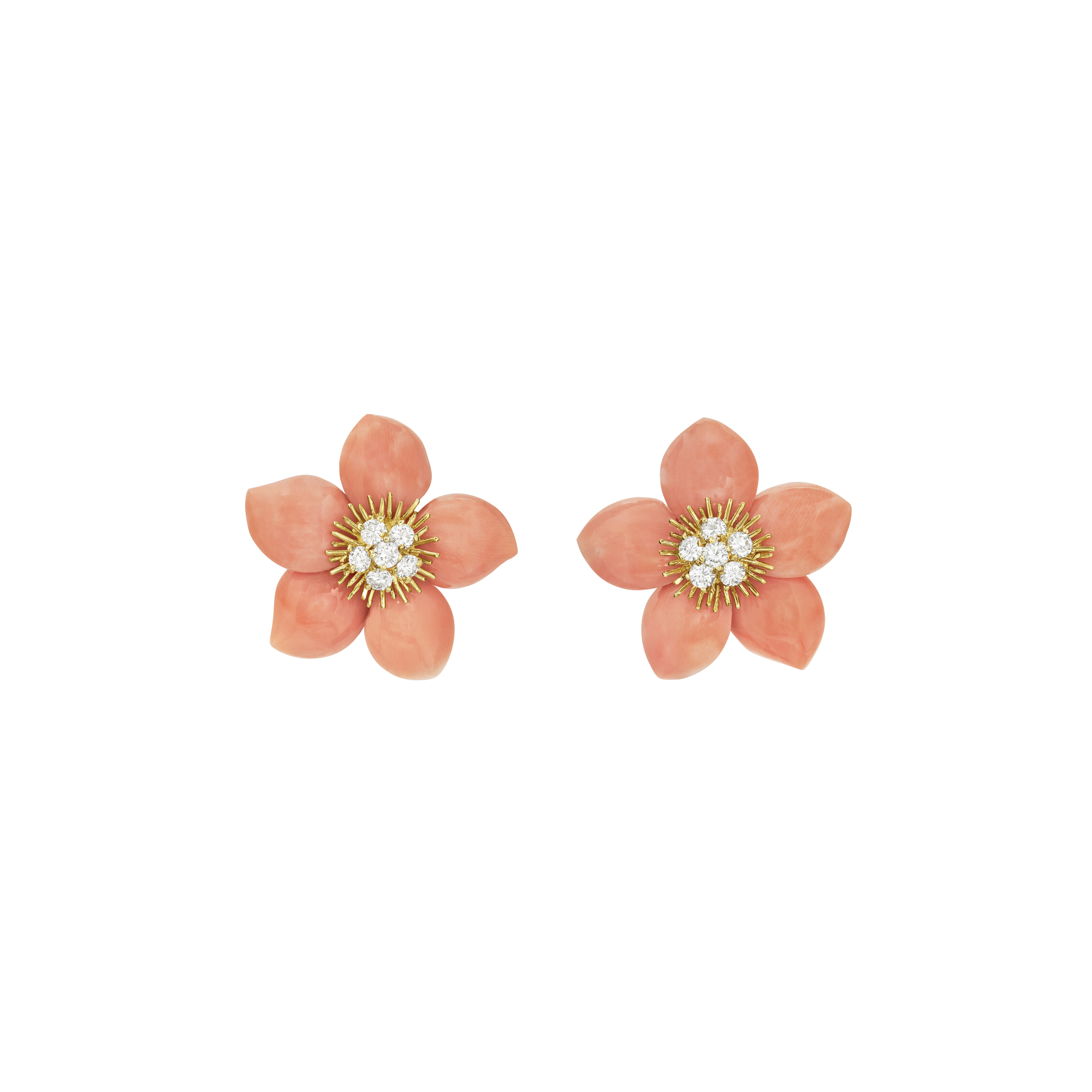 VAN CLEEF & ARPELS PAIRE DE BOUCLES D'OREILLES CORAIL ET DIAMANTS