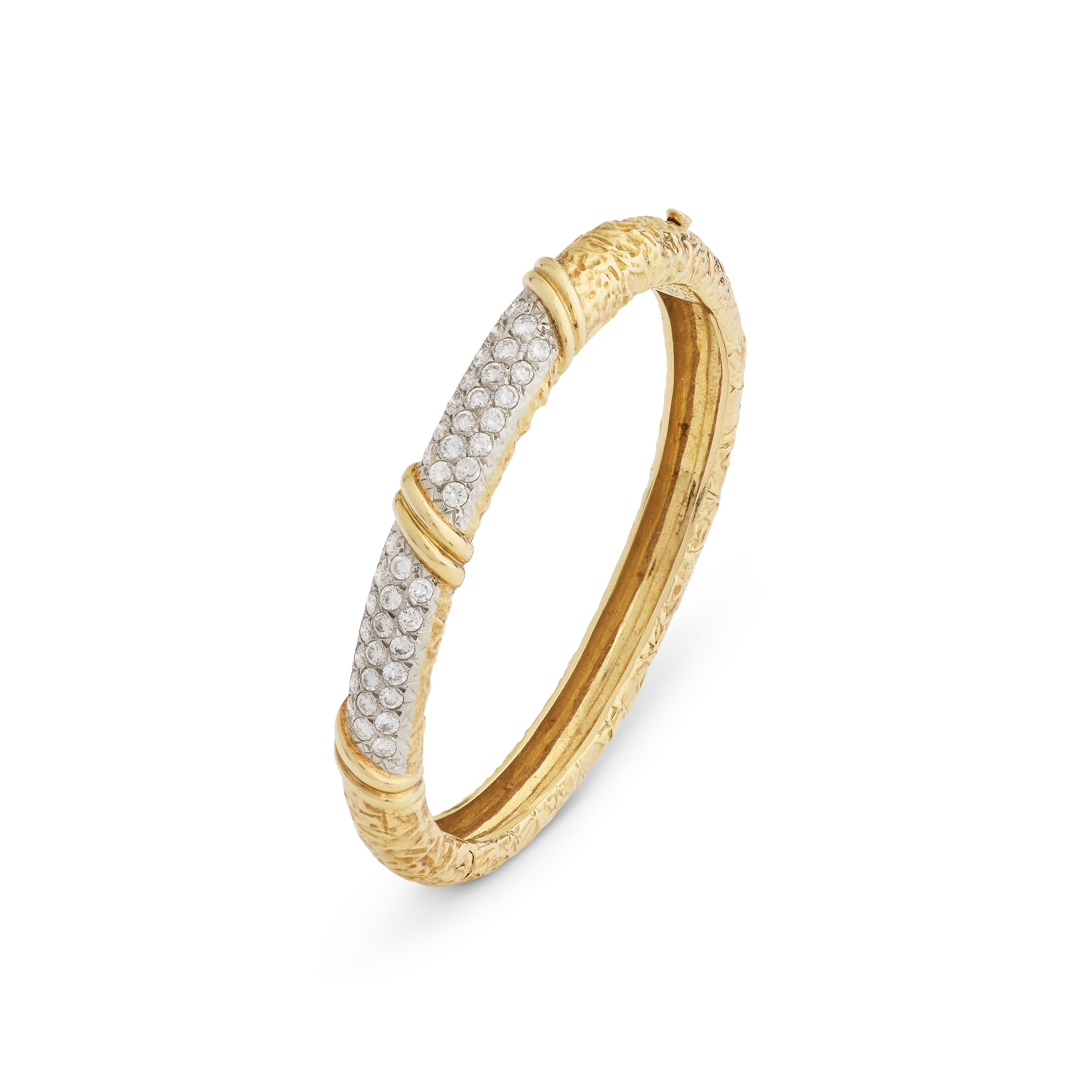 VAN CLEEF & ARPELS TROIS BRACELETS JONC CORAIL ET DIAMANTS image 2