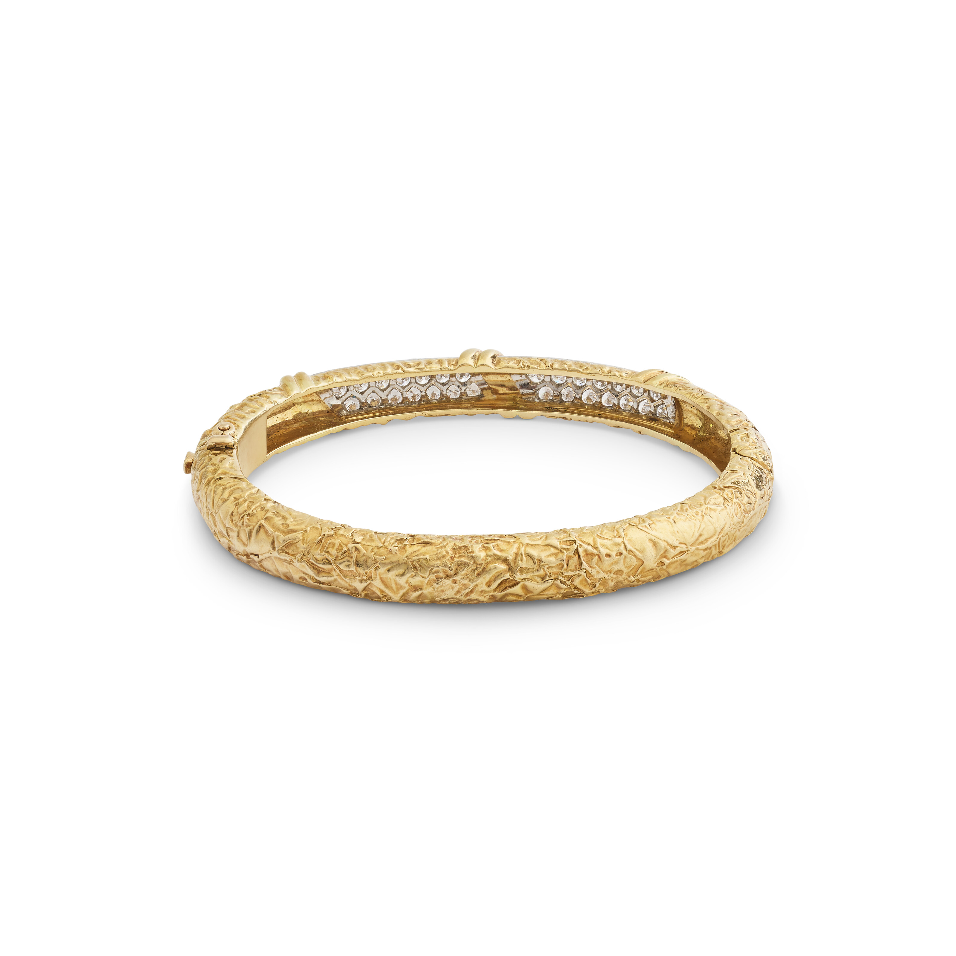 VAN CLEEF & ARPELS TROIS BRACELETS JONC CORAIL ET DIAMANTS image 3