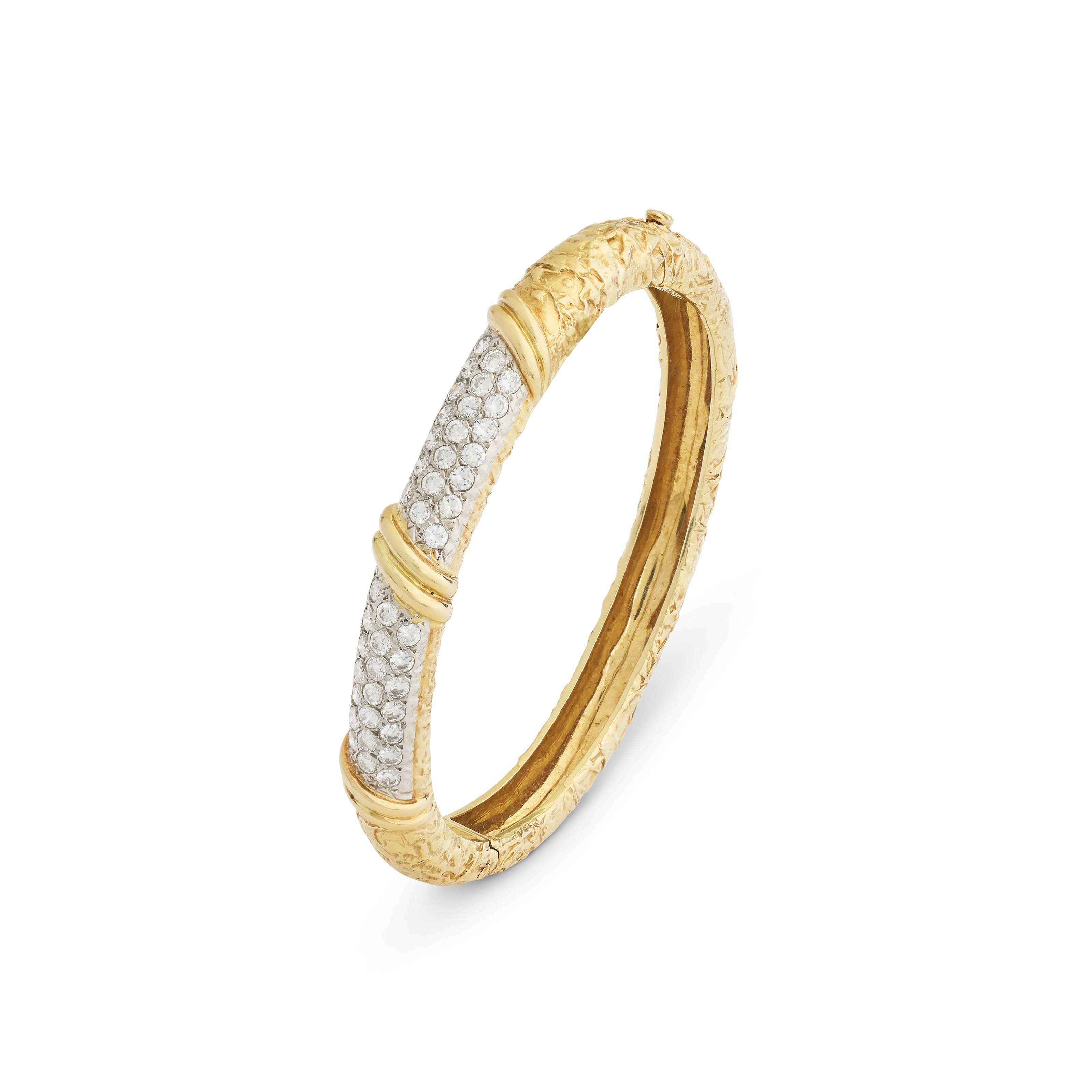 VAN CLEEF & ARPELS TROIS BRACELETS JONC CORAIL ET DIAMANTS image 6