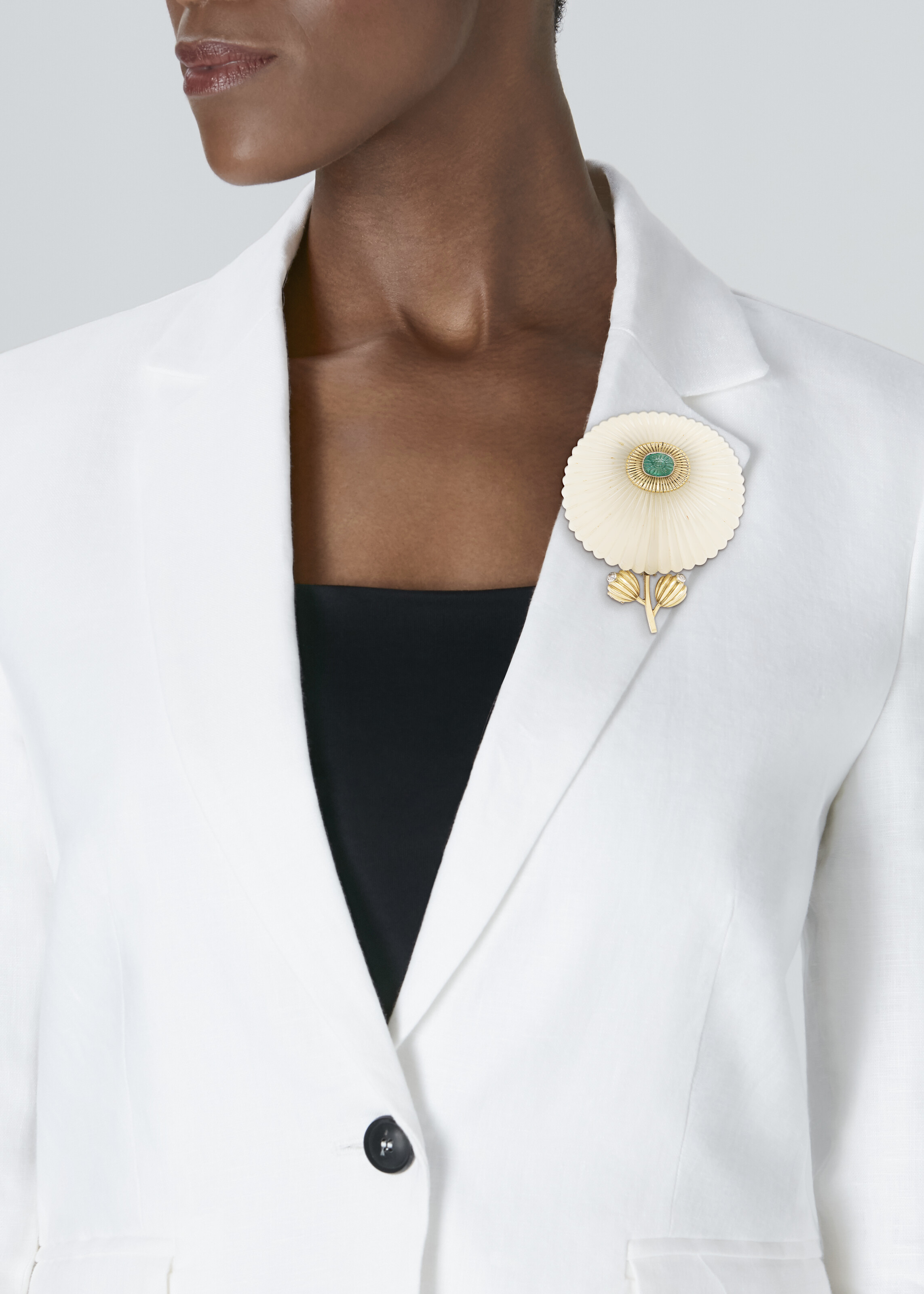 SUZANNE BELPERRON BROCHE CALCÉDOINE, ÉMERAUDE ET DIAMANTS 'FLEUR' image 4