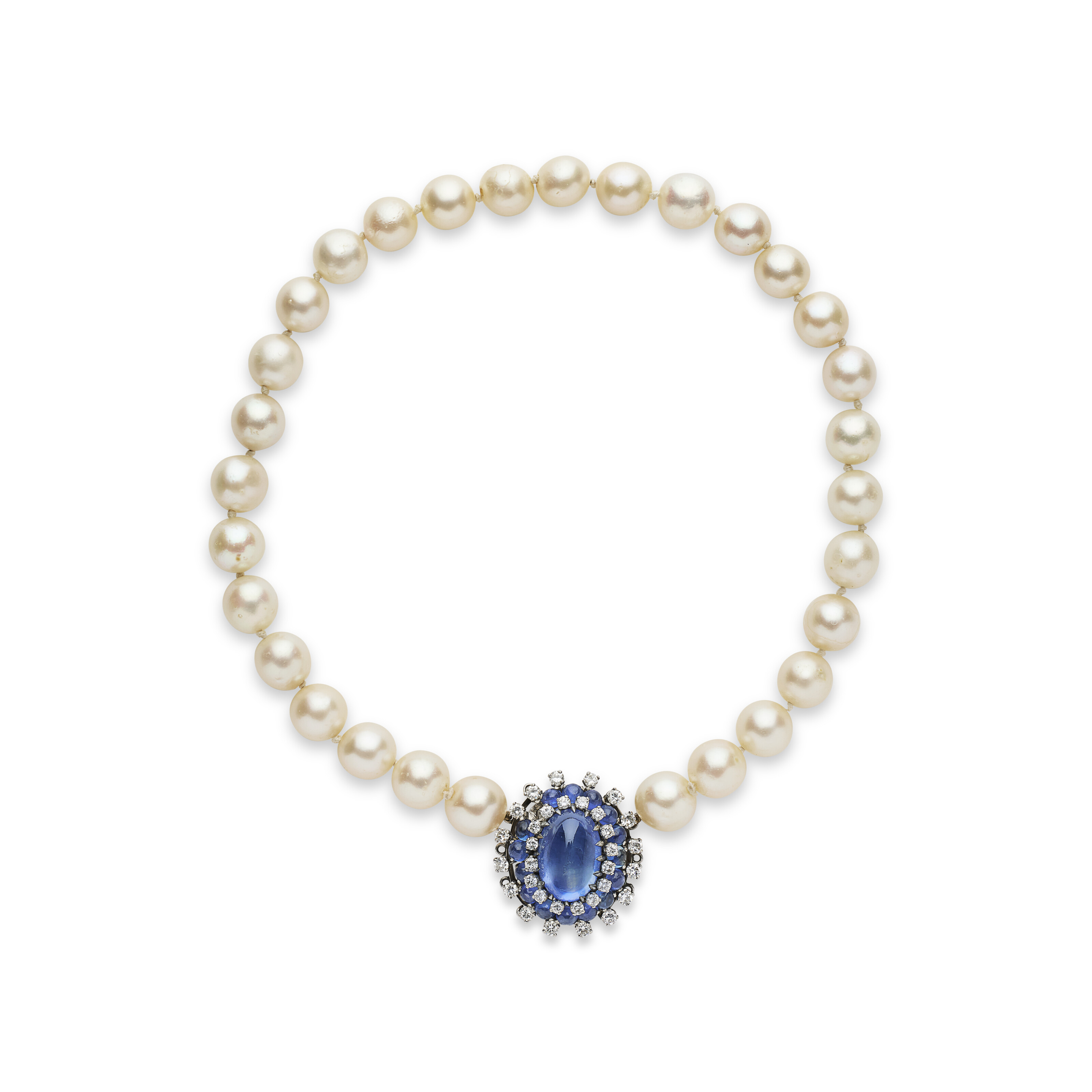 BULGARI BROCHE SAPHIR ET DIAMANTS ACCOMPAGNÉE D’UN COLLIER RAS-DE-COU PERLES DE CULTURE, SAPHIRS ET DIAMANTS NON SIGNÉ image 2