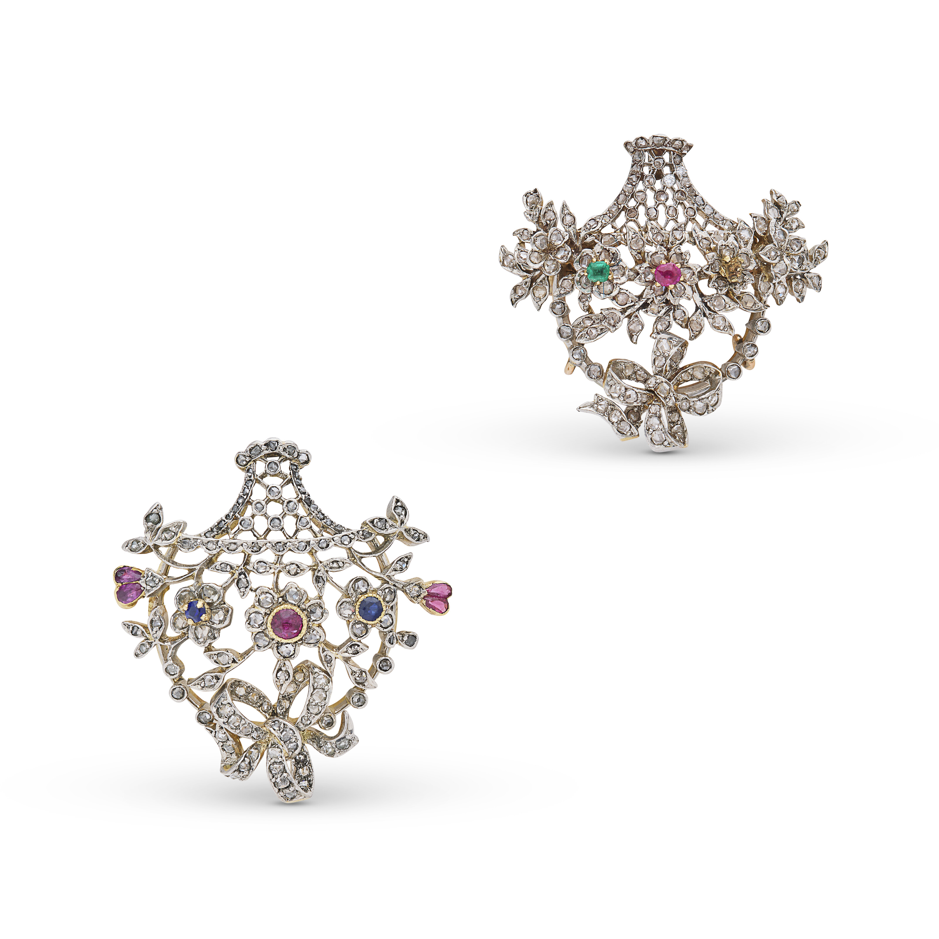 NO RESERVE - DEUX CLIPS PIERRES DE COULEUR ET DIAMANTS BELLE ÉPOQUE