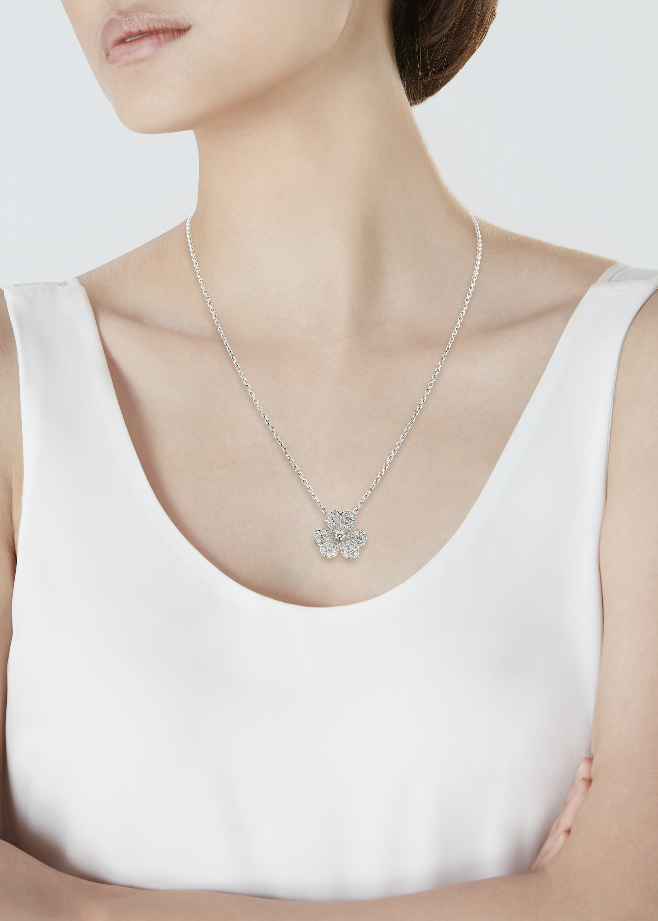 VAN CLEEF & ARPELS COLLIER DIAMANTS ‘FRIVOLE’ ET BAGUE ONYX ET DIAMANTS ‘COSMOS’ image 11