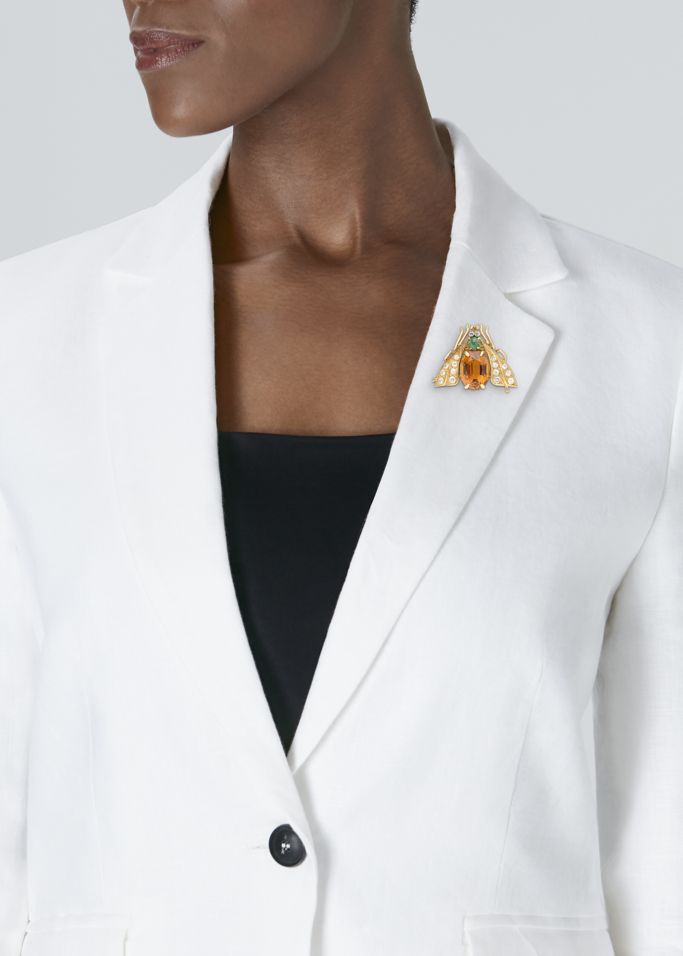 VAN CLEEF & ARPELS DEUX BROCHES CITRINES, ÉMERAUDES ET DIAMANTS 'ABEILLES' image 3