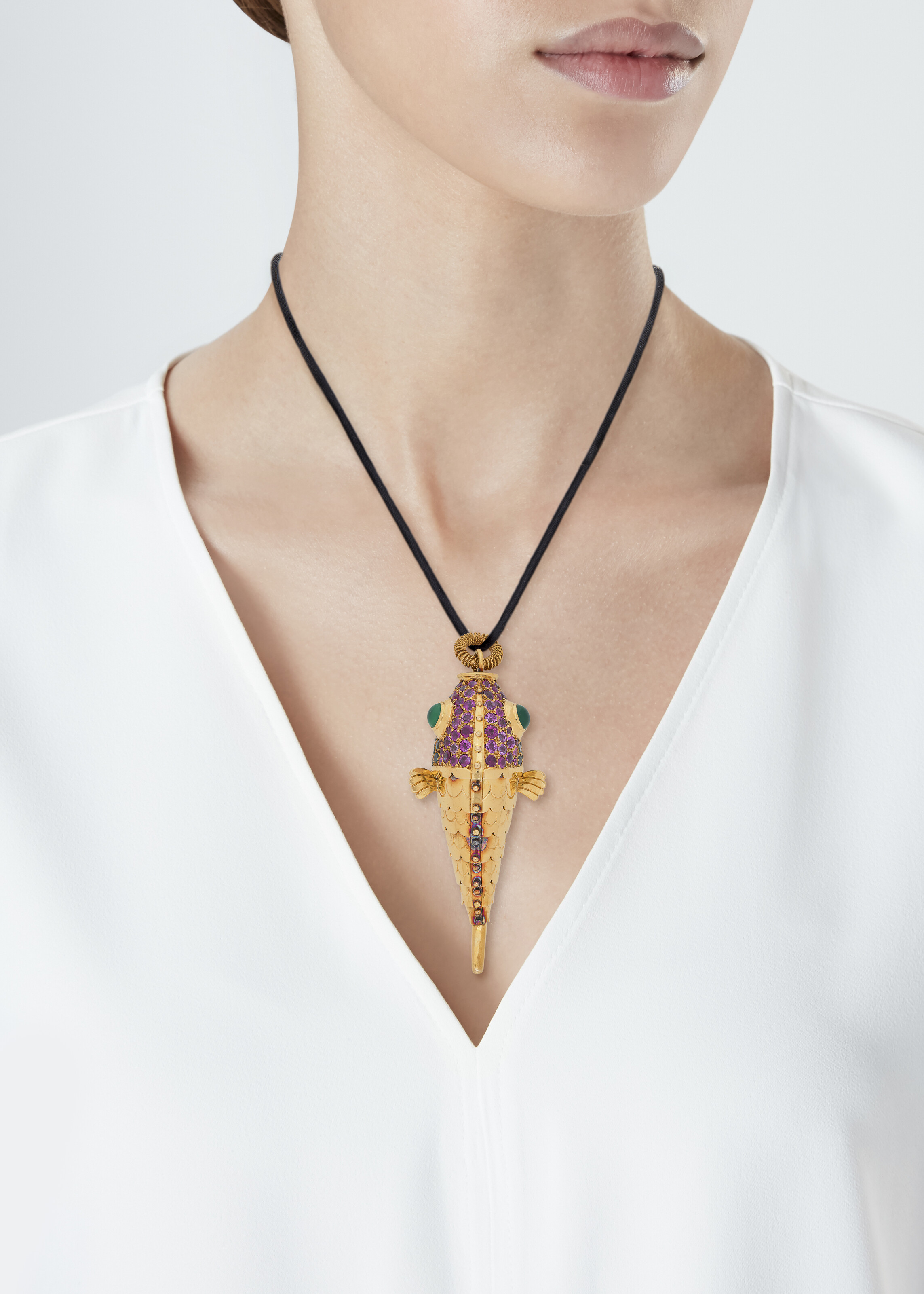 RENÉ BOIVIN PENDENTIF PORTE-PARFUM SAPHIRS DE COULEURS ET CHRYSOPRASE 'POISSON' image 5