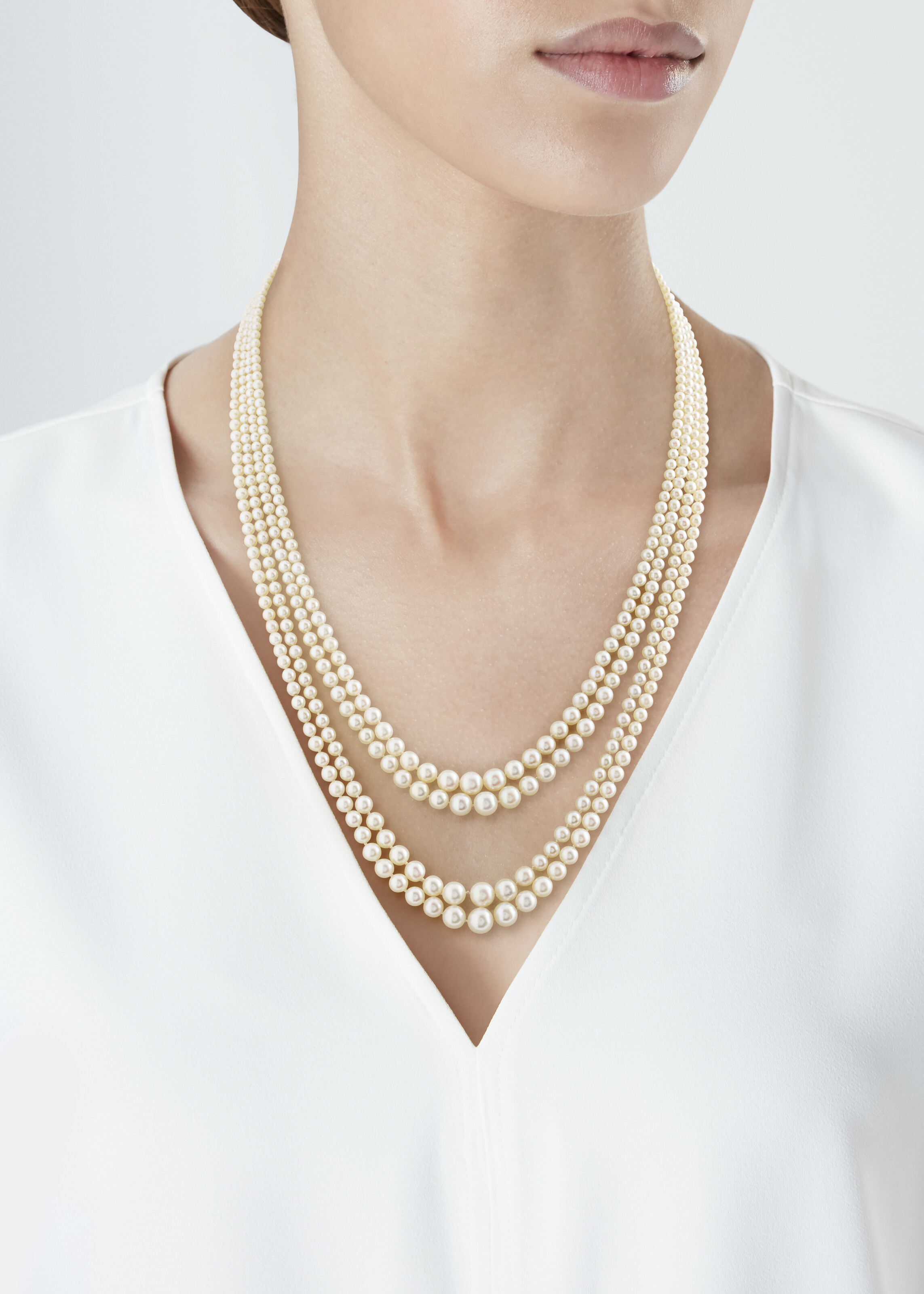 DEUX COLLIERS DE PERLES FINES ET PERLES DE CULTURE, RUBIS ET DIAMANTS image 10