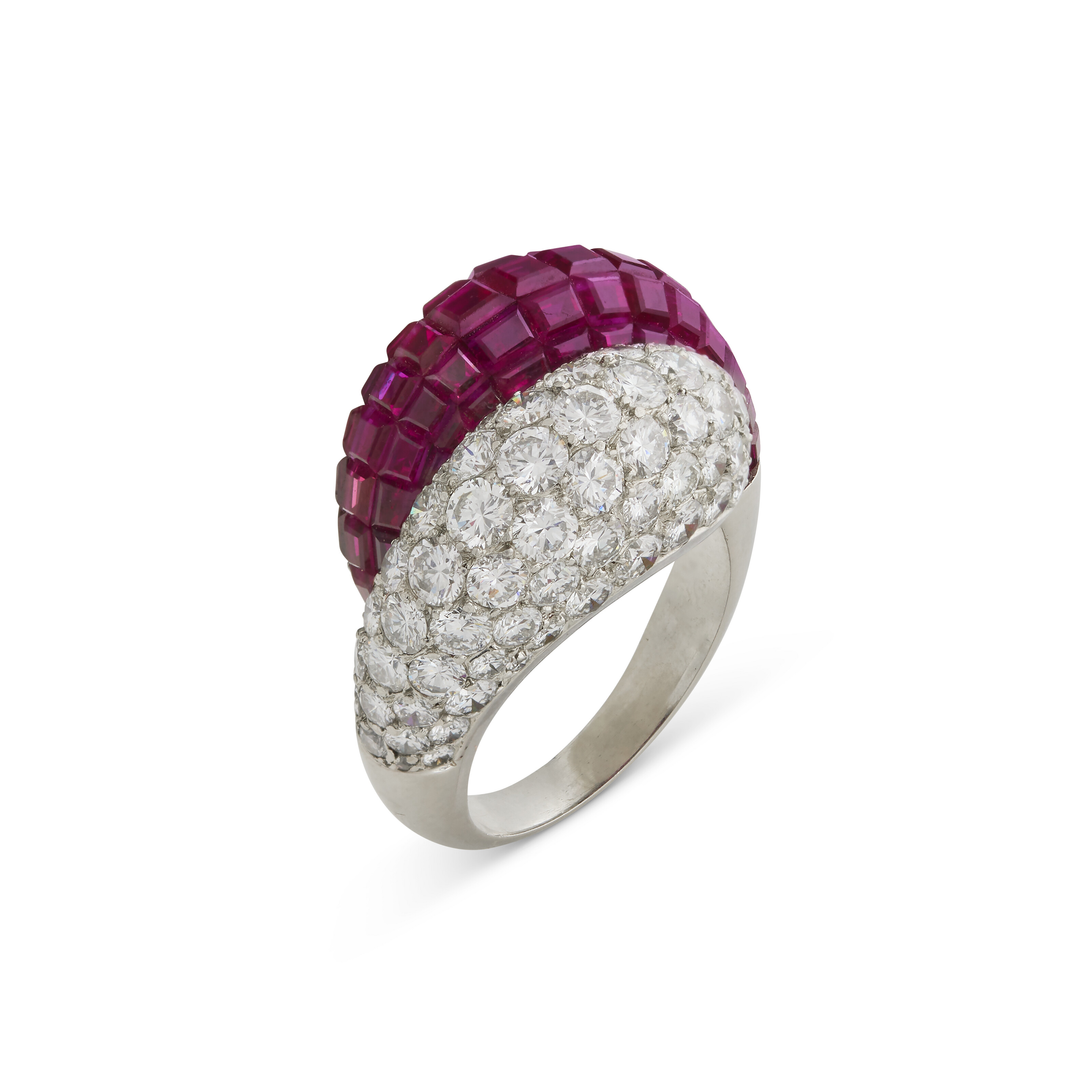 VAN CLEEF & ARPELS BAGUE RUBIS SERTI MYSTÉRIEUX ET DIAMANTS 'DOUBLE BOULE'