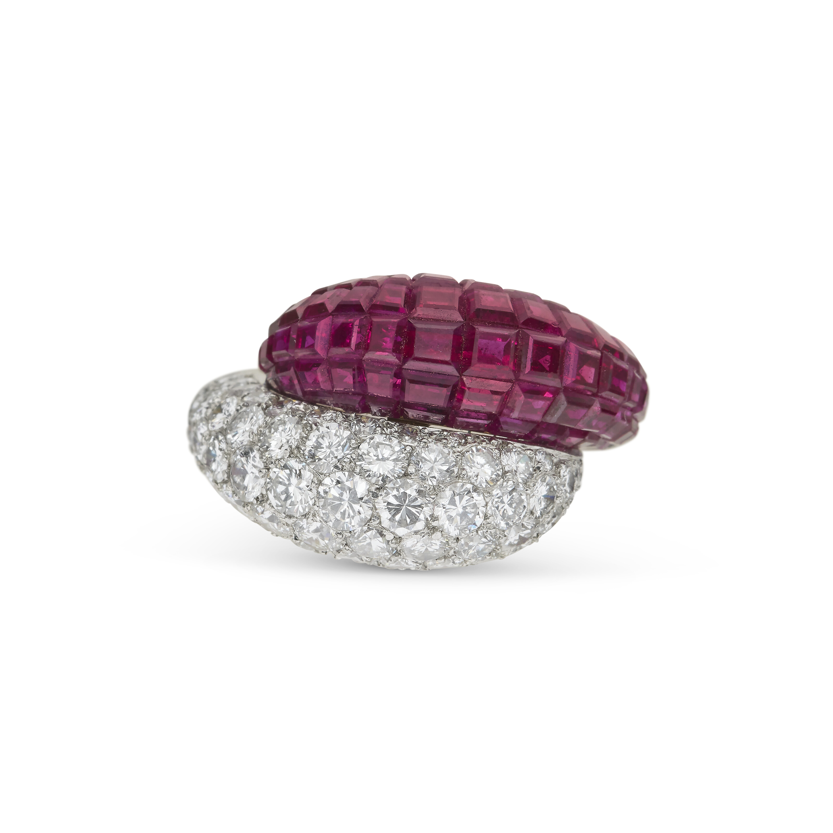 VAN CLEEF & ARPELS BAGUE RUBIS SERTI MYSTÉRIEUX ET DIAMANTS 'DOUBLE BOULE' image 2