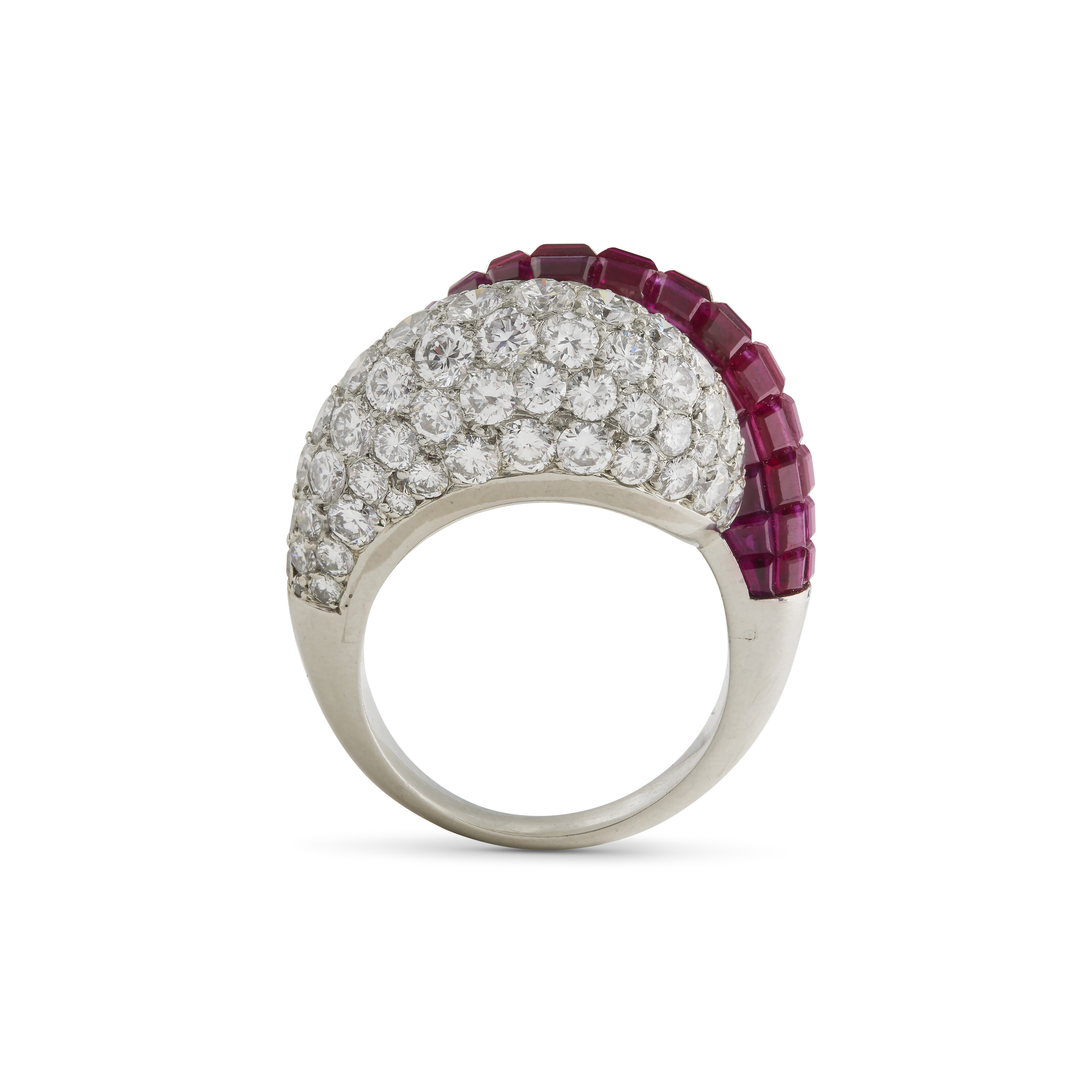 VAN CLEEF & ARPELS BAGUE RUBIS SERTI MYSTÉRIEUX ET DIAMANTS 'DOUBLE BOULE' image 4
