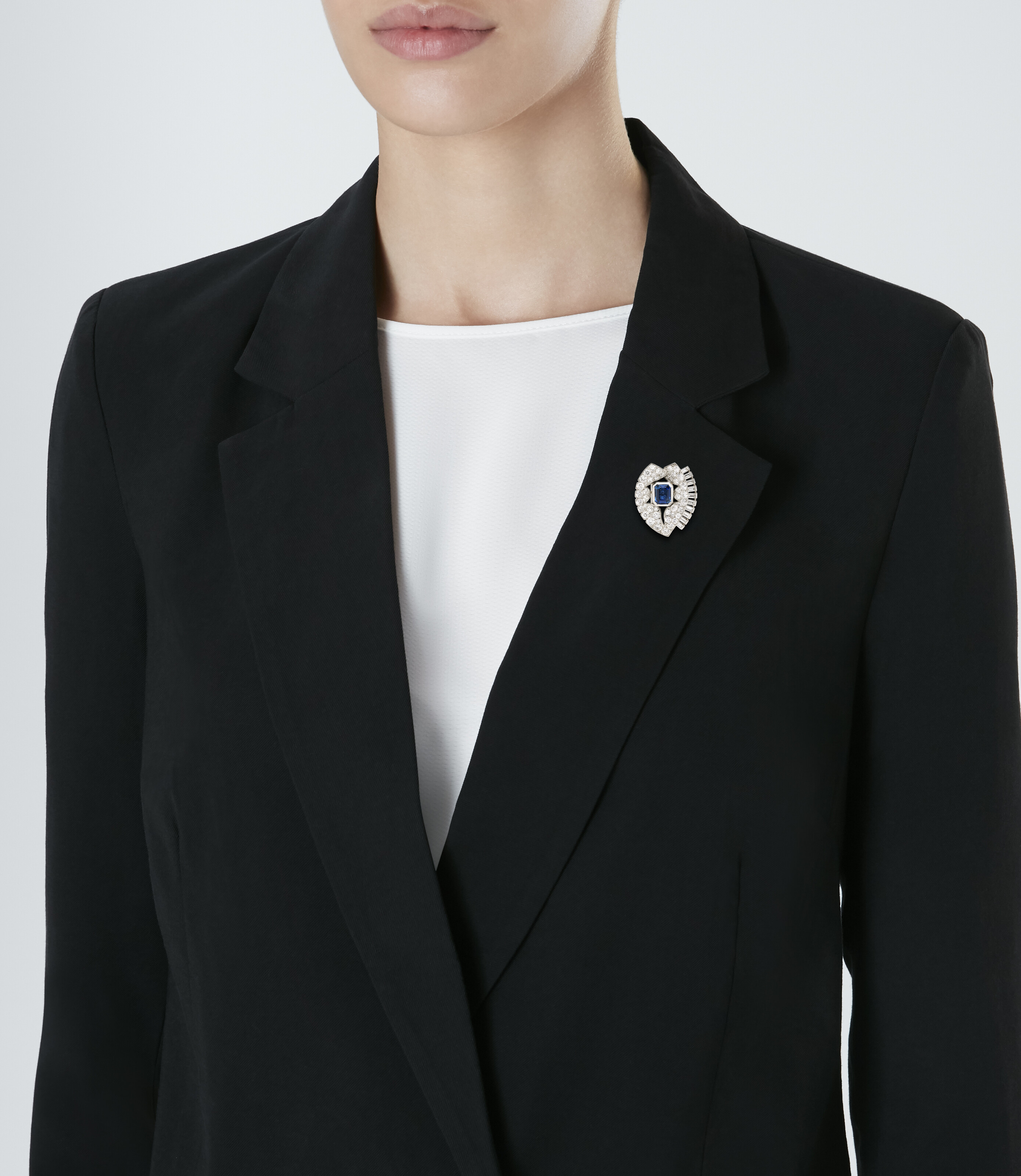 CARTIER BROCHE SAPHIR ET DIAMANTS image 3