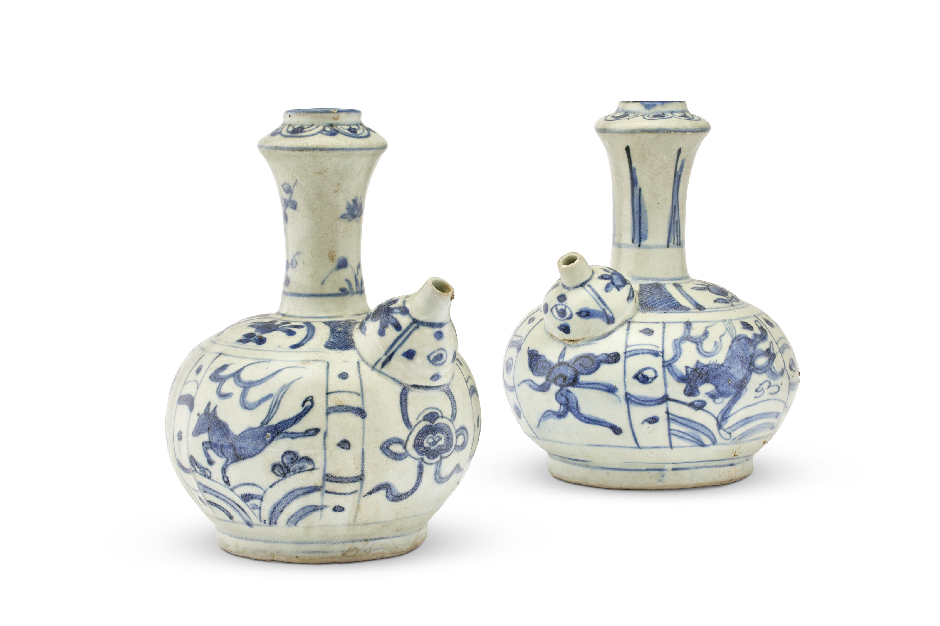 DEUX KENDIS EN PORCELAINE BLEU BLANC, Chine, Dynastie Ming, XVIe-XVIIe siècle | Christies