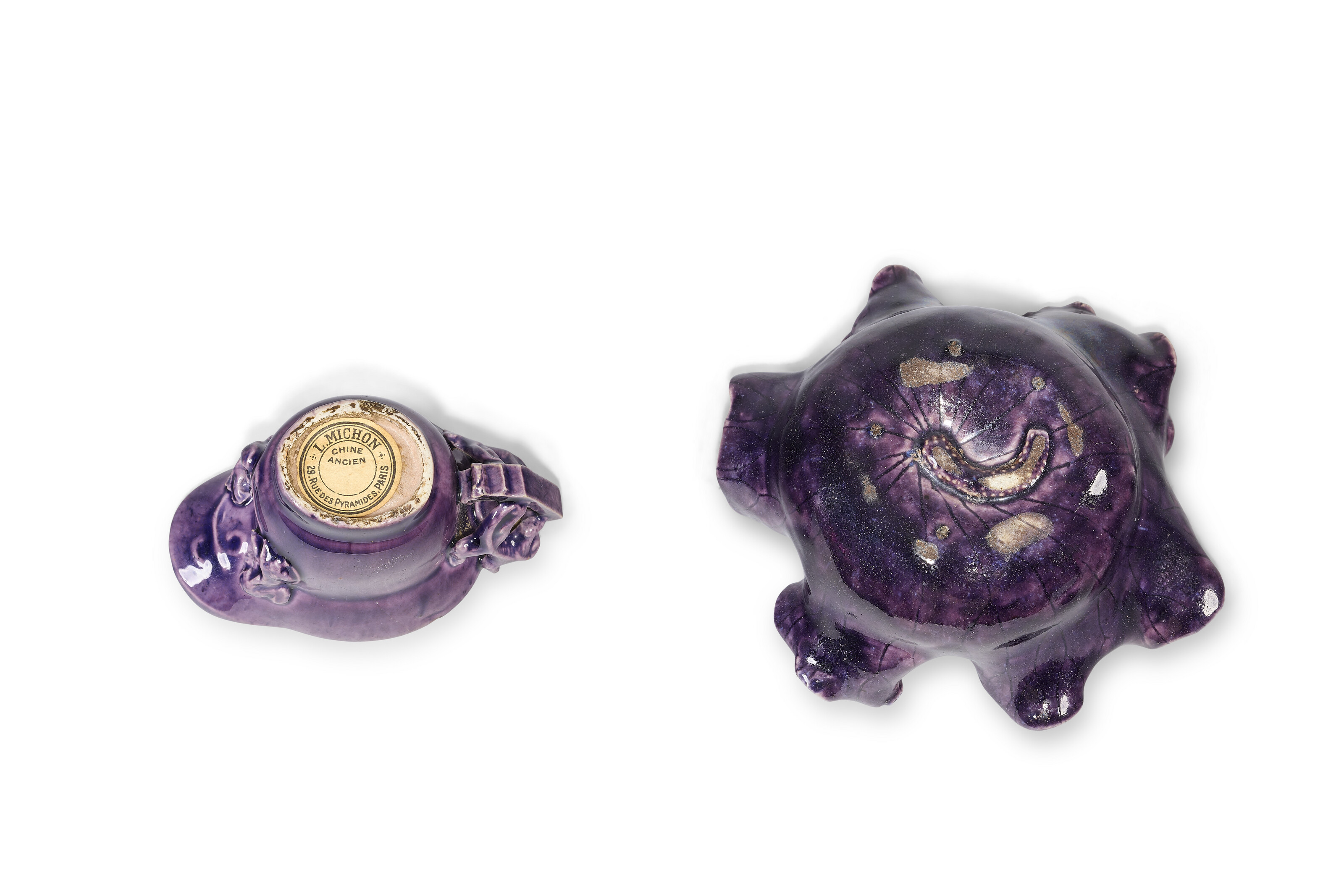 RINCE-PINCEAU ET COUPE LIBATOIRE EN PORCELAINE ÉMAILLÉE AUBERGINE image 4