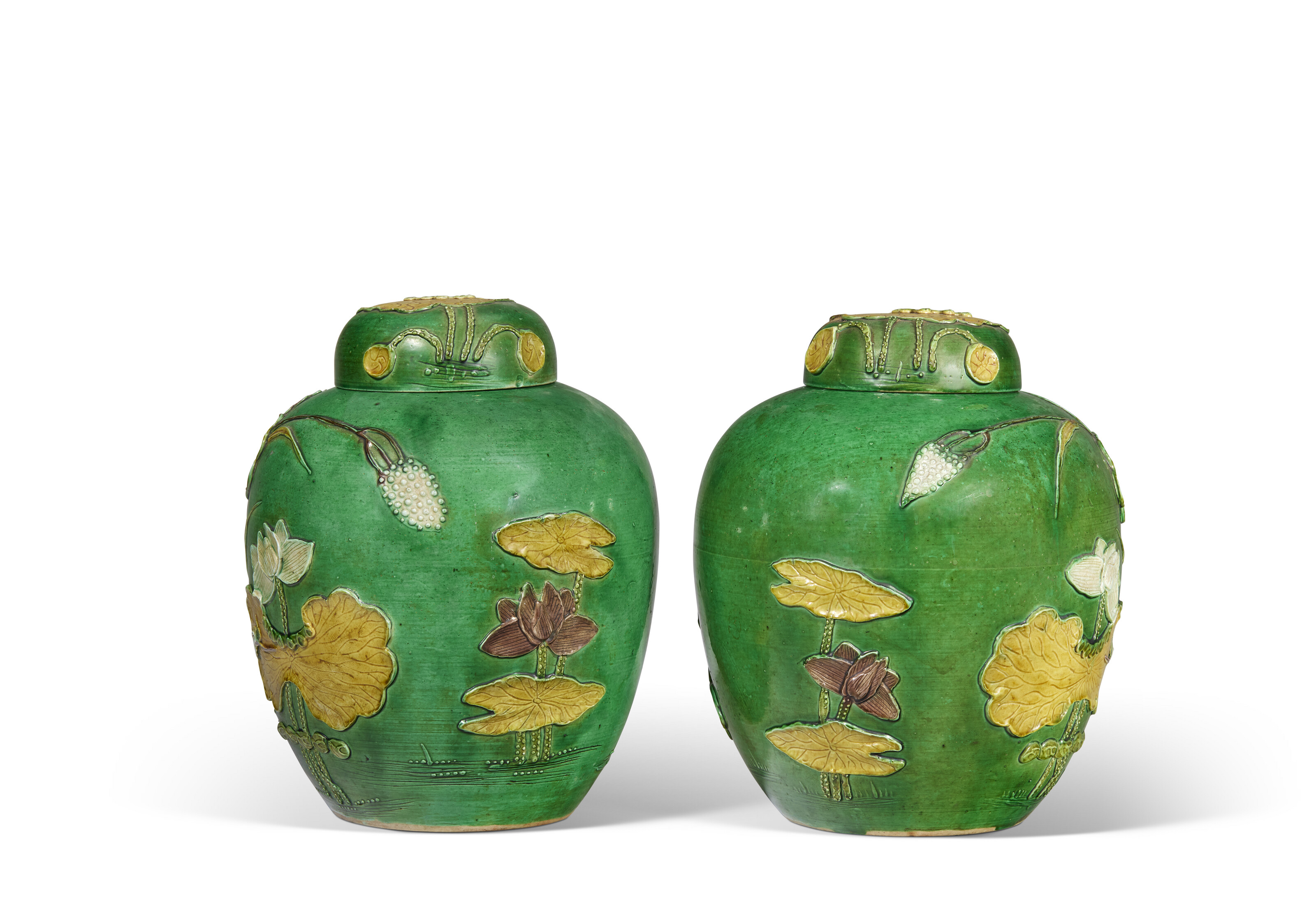 PAIRE DE POTS À GINGEMBRE COUVERTS EN PORCELAINE ÉMAILLÉE VERT, JAUNE ET AUBERGINE image 5