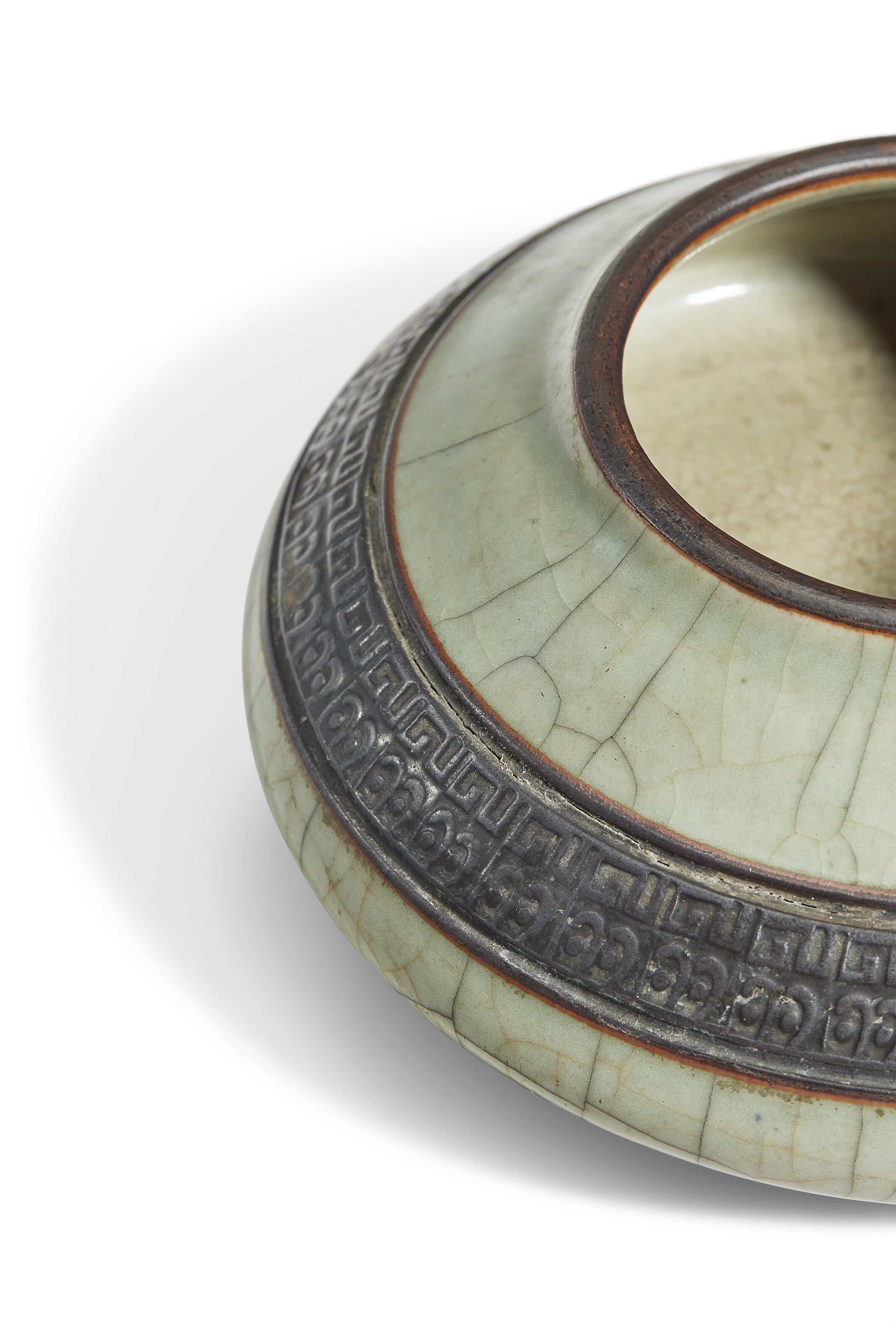 RÉCIPIENT À EAU EN PORCELAINE ÉMAILLÉE DE TYPE GE image 3