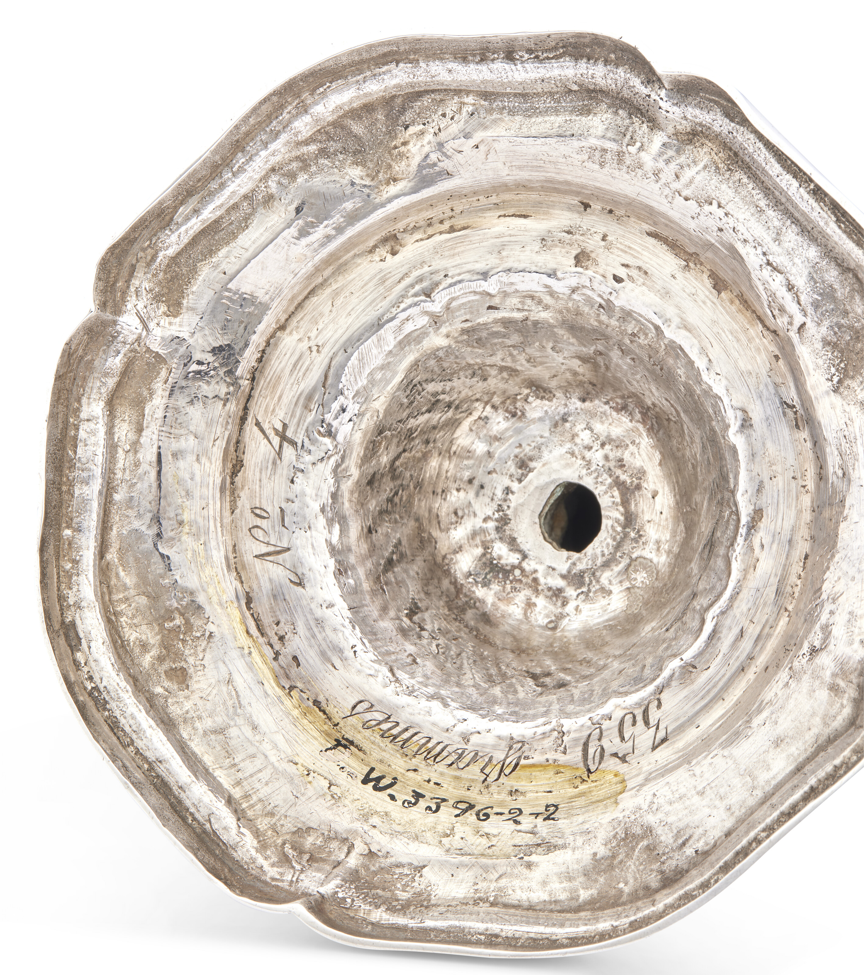 PAIRE DE FLAMBEAUX DE TOILETTE EN ARGENT D'ÉPOQUE LOUIS XV image 2