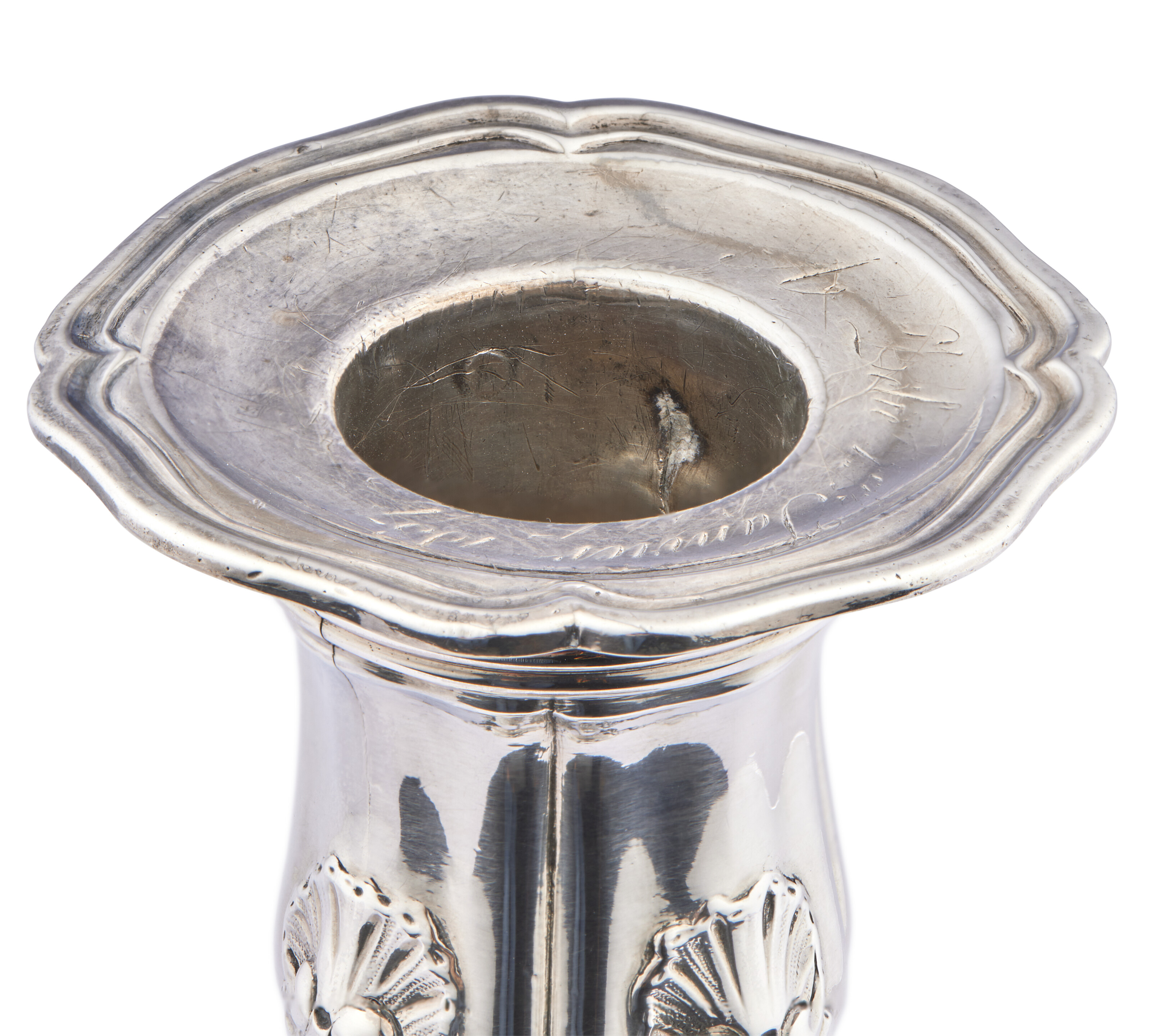 PAIRE DE FLAMBEAUX DE TOILETTE EN ARGENT D'ÉPOQUE LOUIS XV image 3