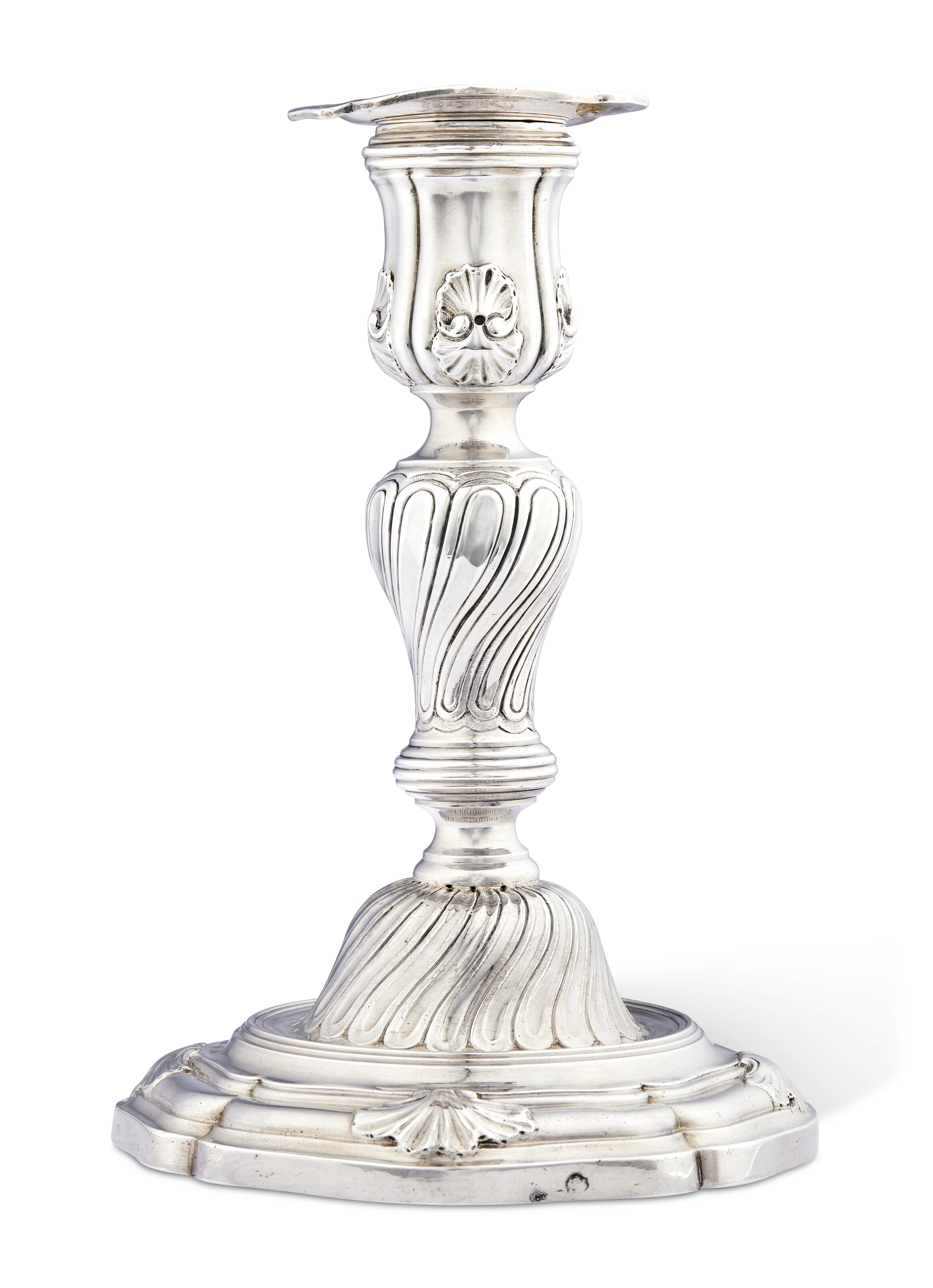 PAIRE DE FLAMBEAUX DE TOILETTE EN ARGENT D'ÉPOQUE LOUIS XV image 4
