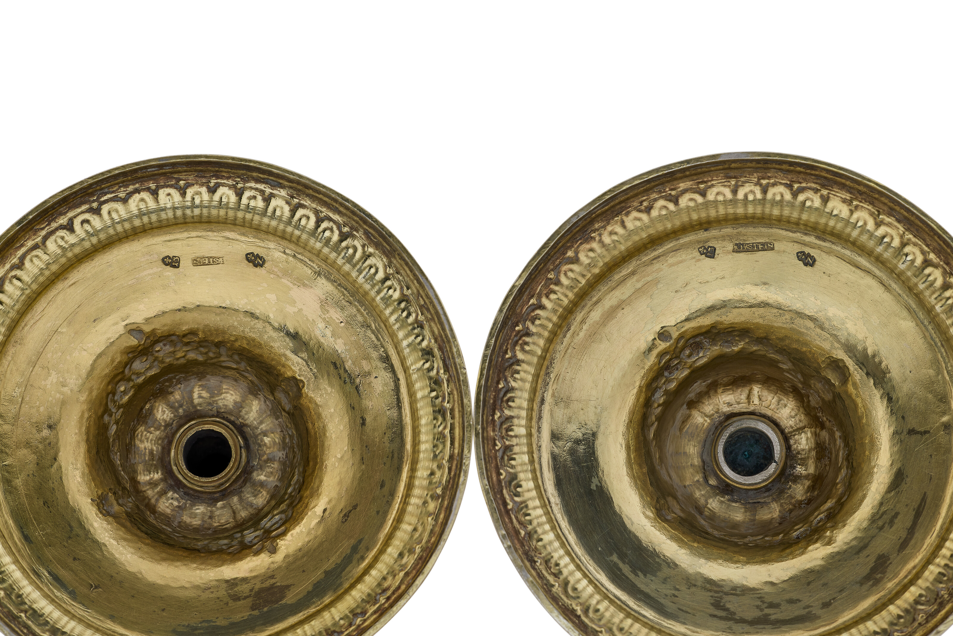 PAIRE DE FLAMBEAUX EN VERMEIL D'ÉPOQUE LOUIS XVI image 3