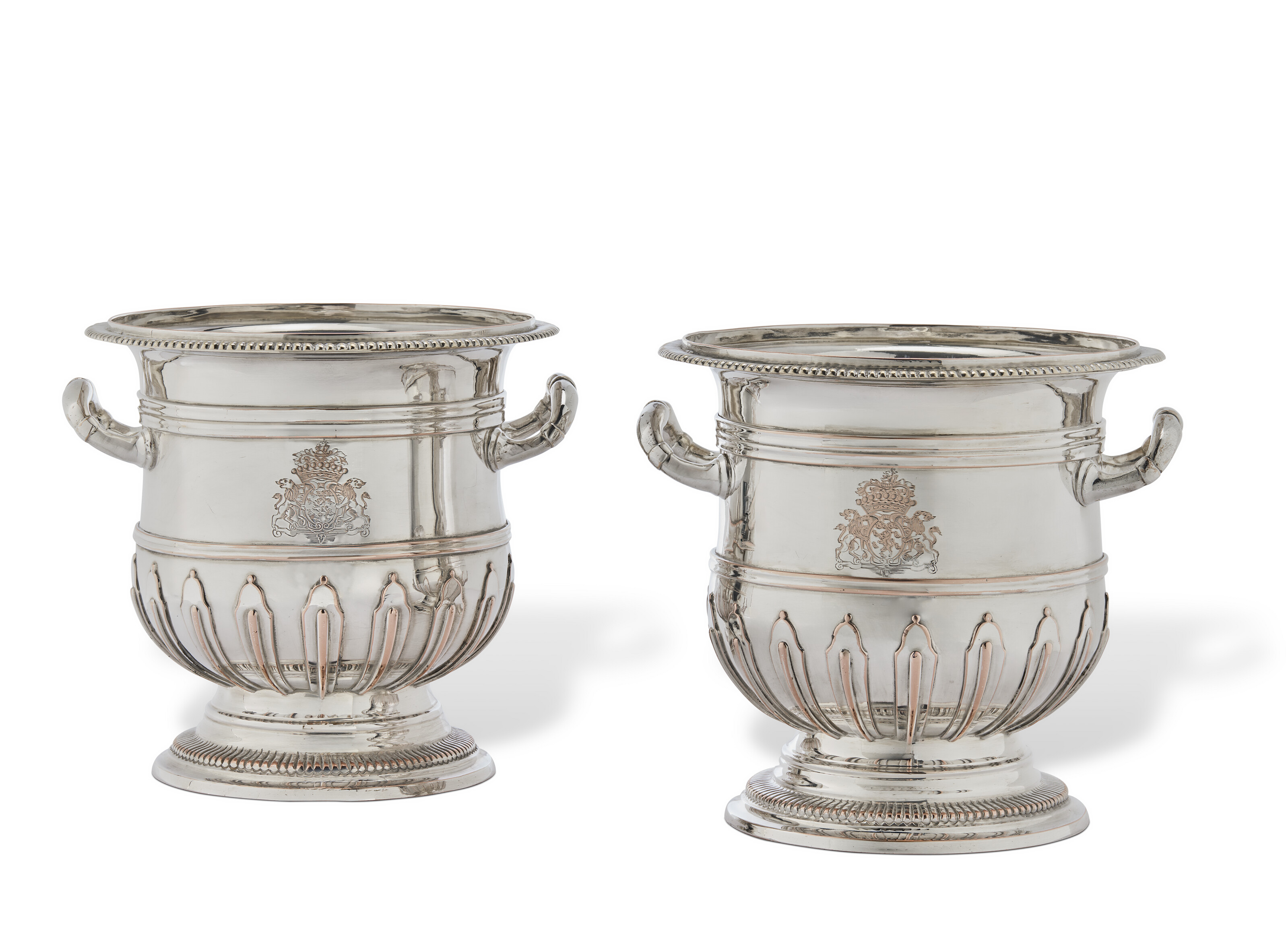 PAIRE DE RAFRAÎCHISSOIRS EN MÉTAL PLAQUÉ