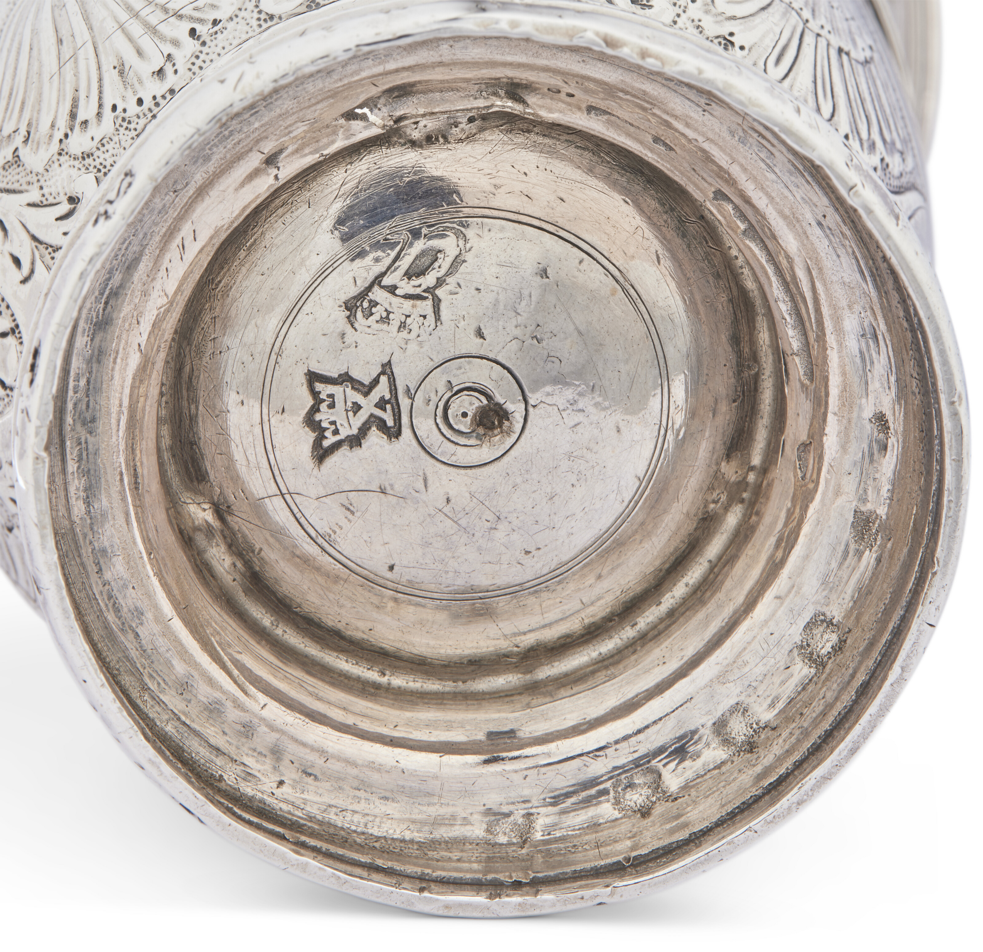 TROIS TIMBALES EN ARGENT D'ÉPOQUE LOUIS XIV ET LOUIS XV image 4